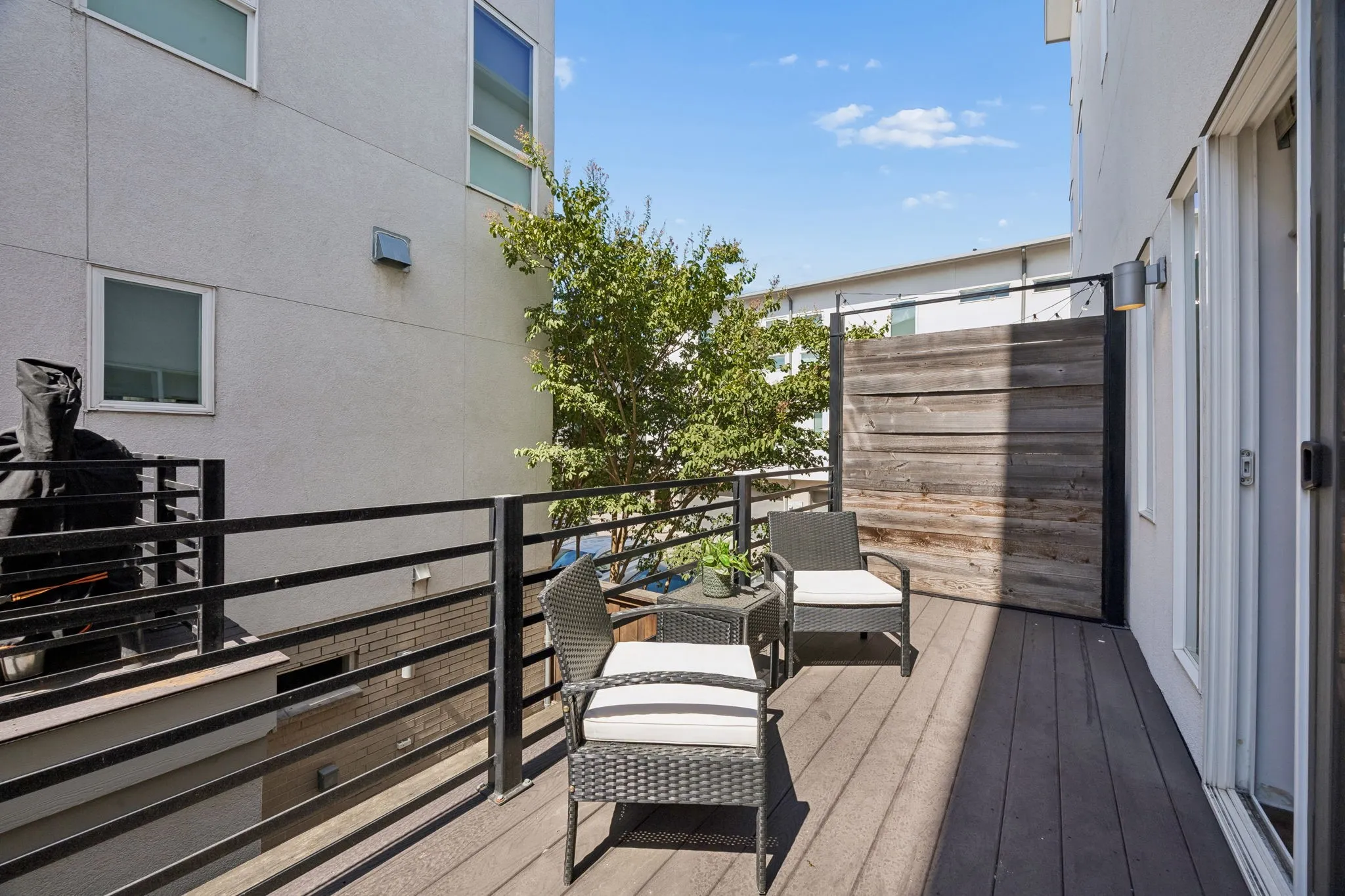 Townhouse For Sale in Dallas County , 4935 Flitwick Court, Dallas, Texas 75204, 2 Bedroom, 3 Bathroom, 2 Garage spaces, 1,876 Sqft, built in 2015, mls#21383413, Real Estate Agent in Dallas, Homes For Sale in Dallas county, Homes For Sale in Dallas, Realtor in Dallas Texas, Real Estate Brokerage Independent Realty Texas, Luminita Cordes Realtor