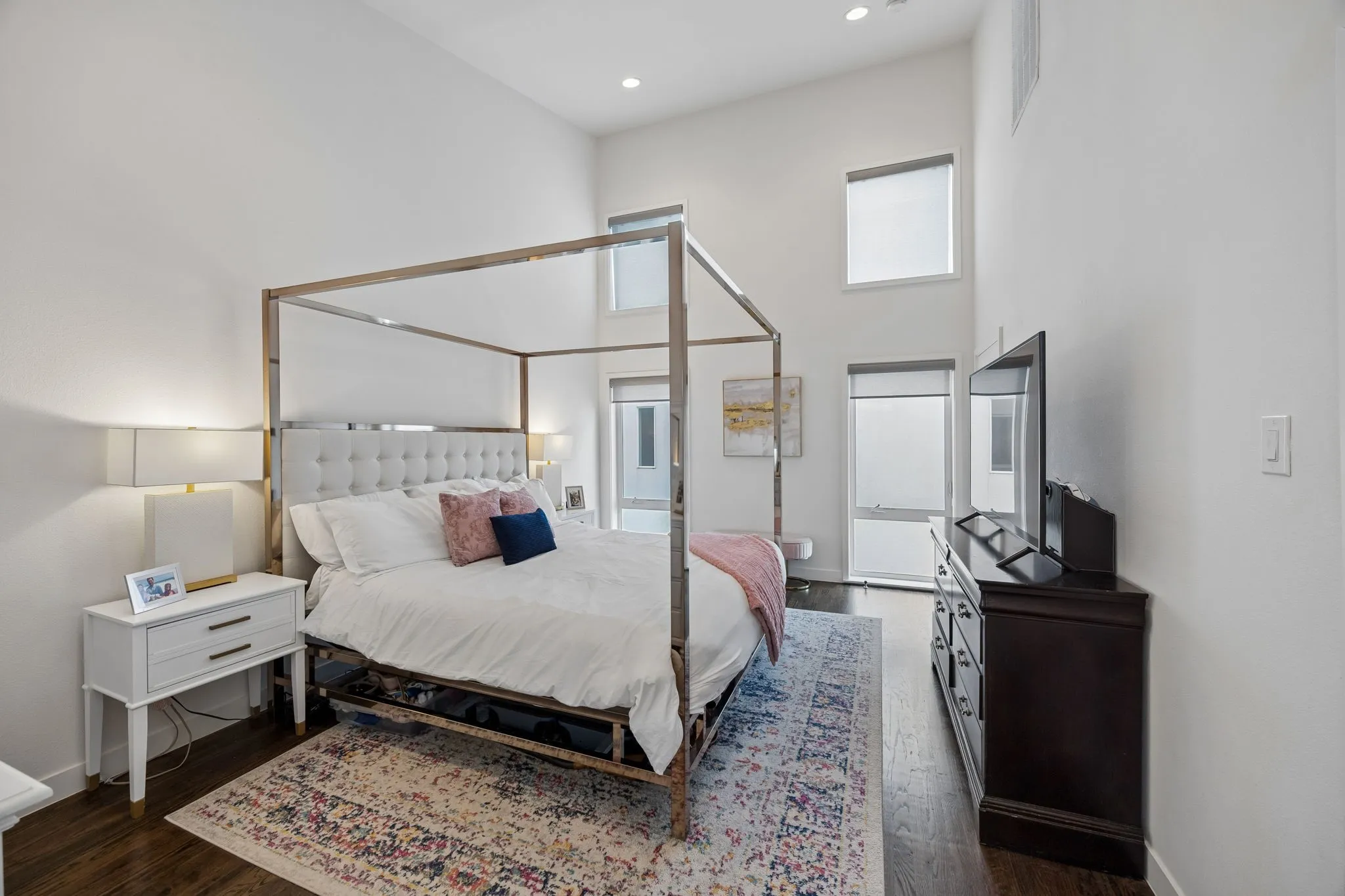 Townhouse For Sale in Dallas County , 4935 Flitwick Court, Dallas, Texas 75204, 2 Bedroom, 3 Bathroom, 2 Garage spaces, 1,876 Sqft, built in 2015, mls#21383413, Real Estate Agent in Dallas, Homes For Sale in Dallas county, Homes For Sale in Dallas, Realtor in Dallas Texas, Real Estate Brokerage Independent Realty Texas, Luminita Cordes Realtor
