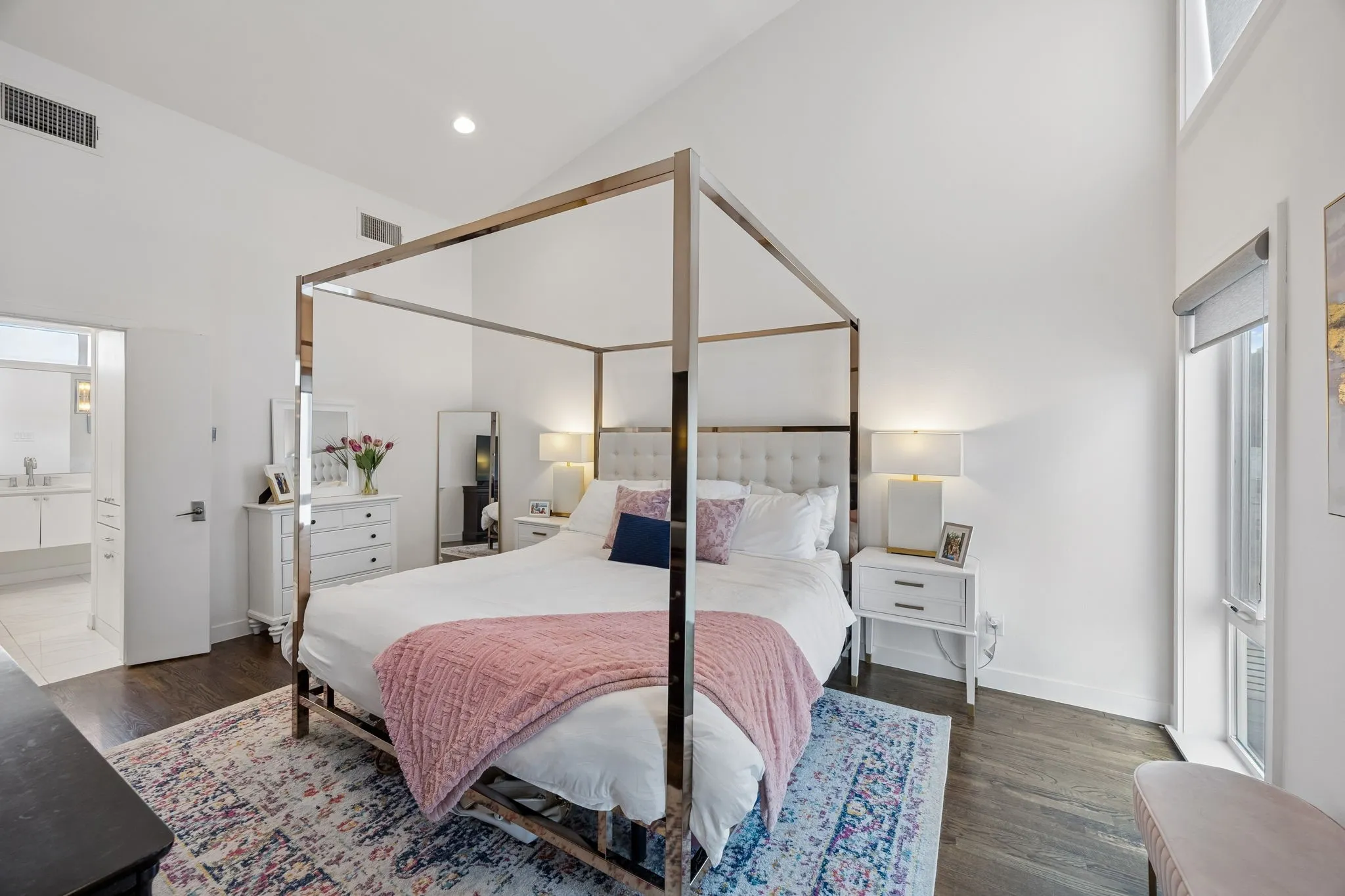 Townhouse For Sale in Dallas County , 4935 Flitwick Court, Dallas, Texas 75204, 2 Bedroom, 3 Bathroom, 2 Garage spaces, 1,876 Sqft, built in 2015, mls#21383413, Real Estate Agent in Dallas, Homes For Sale in Dallas county, Homes For Sale in Dallas, Realtor in Dallas Texas, Real Estate Brokerage Independent Realty Texas, Luminita Cordes Realtor
