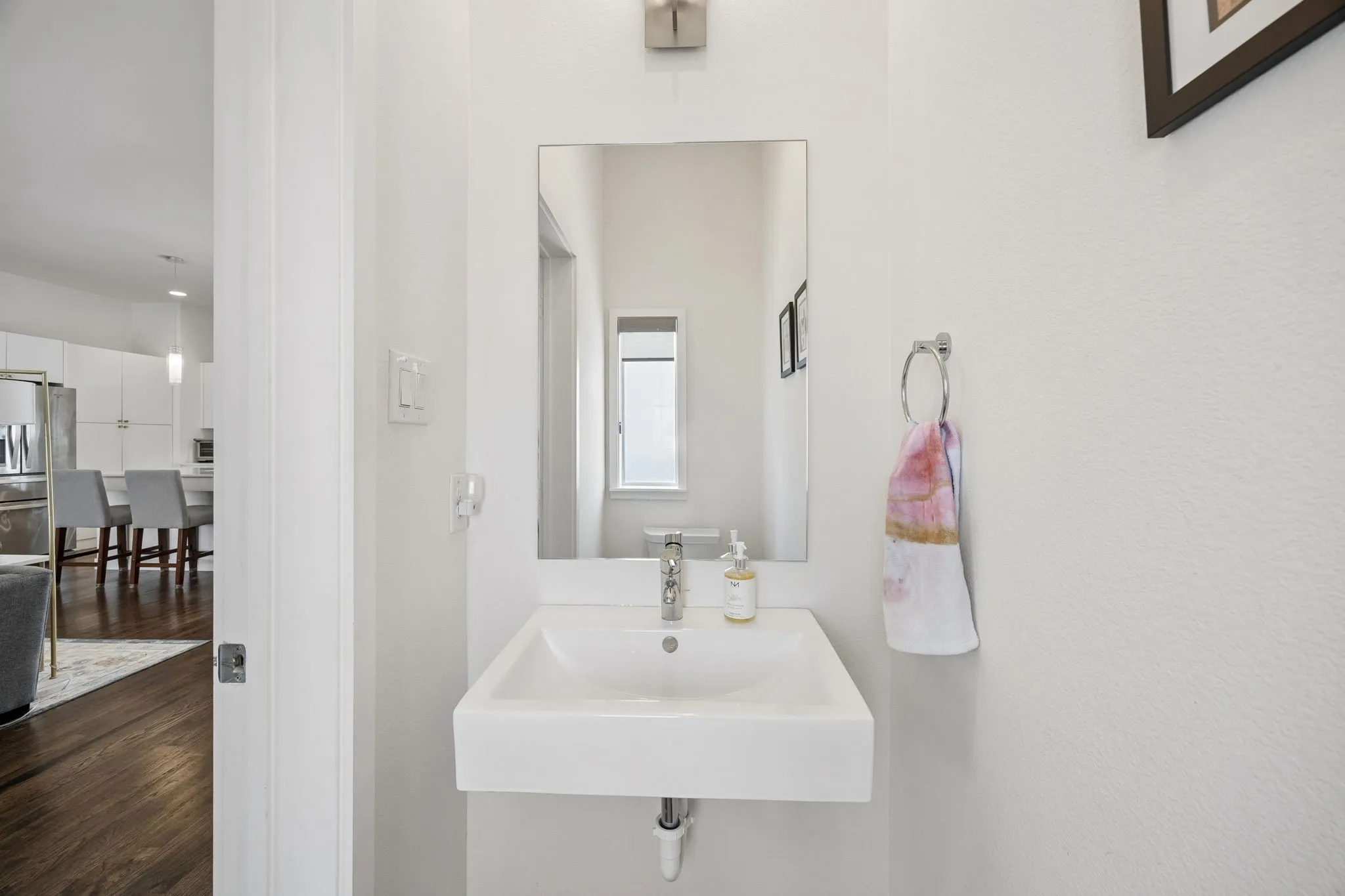 Townhouse For Sale in Dallas County , 4935 Flitwick Court, Dallas, Texas 75204, 2 Bedroom, 3 Bathroom, 2 Garage spaces, 1,876 Sqft, built in 2015, mls#21383413, Real Estate Agent in Dallas, Homes For Sale in Dallas county, Homes For Sale in Dallas, Realtor in Dallas Texas, Real Estate Brokerage Independent Realty Texas, Luminita Cordes Realtor