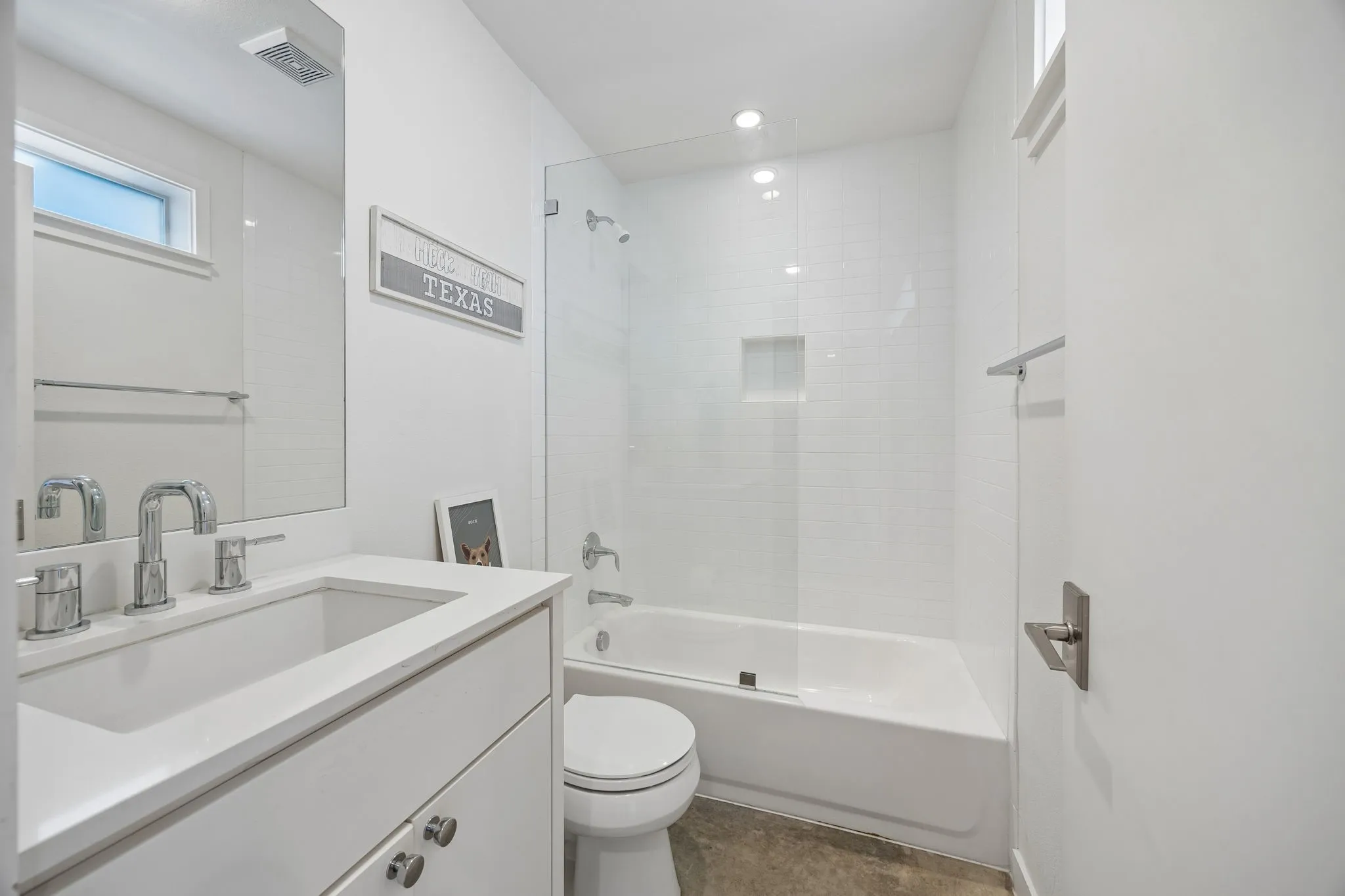 Townhouse For Sale in Dallas County , 4935 Flitwick Court, Dallas, Texas 75204, 2 Bedroom, 3 Bathroom, 2 Garage spaces, 1,876 Sqft, built in 2015, mls#21383413, Real Estate Agent in Dallas, Homes For Sale in Dallas county, Homes For Sale in Dallas, Realtor in Dallas Texas, Real Estate Brokerage Independent Realty Texas, Luminita Cordes Realtor