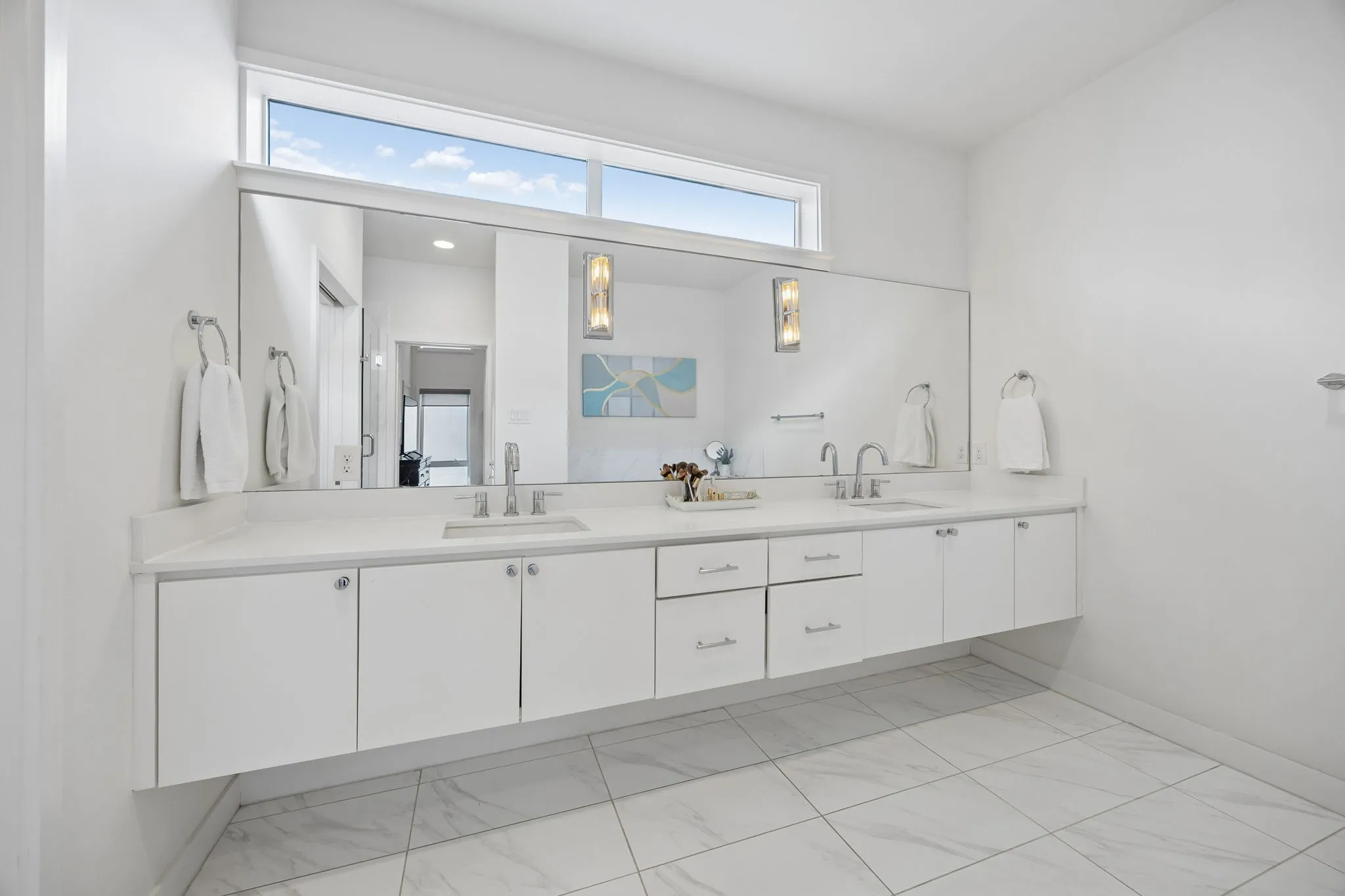 Townhouse For Sale in Dallas County , 4935 Flitwick Court, Dallas, Texas 75204, 2 Bedroom, 3 Bathroom, 2 Garage spaces, 1,876 Sqft, built in 2015, mls#21383413, Real Estate Agent in Dallas, Homes For Sale in Dallas county, Homes For Sale in Dallas, Realtor in Dallas Texas, Real Estate Brokerage Independent Realty Texas, Luminita Cordes Realtor