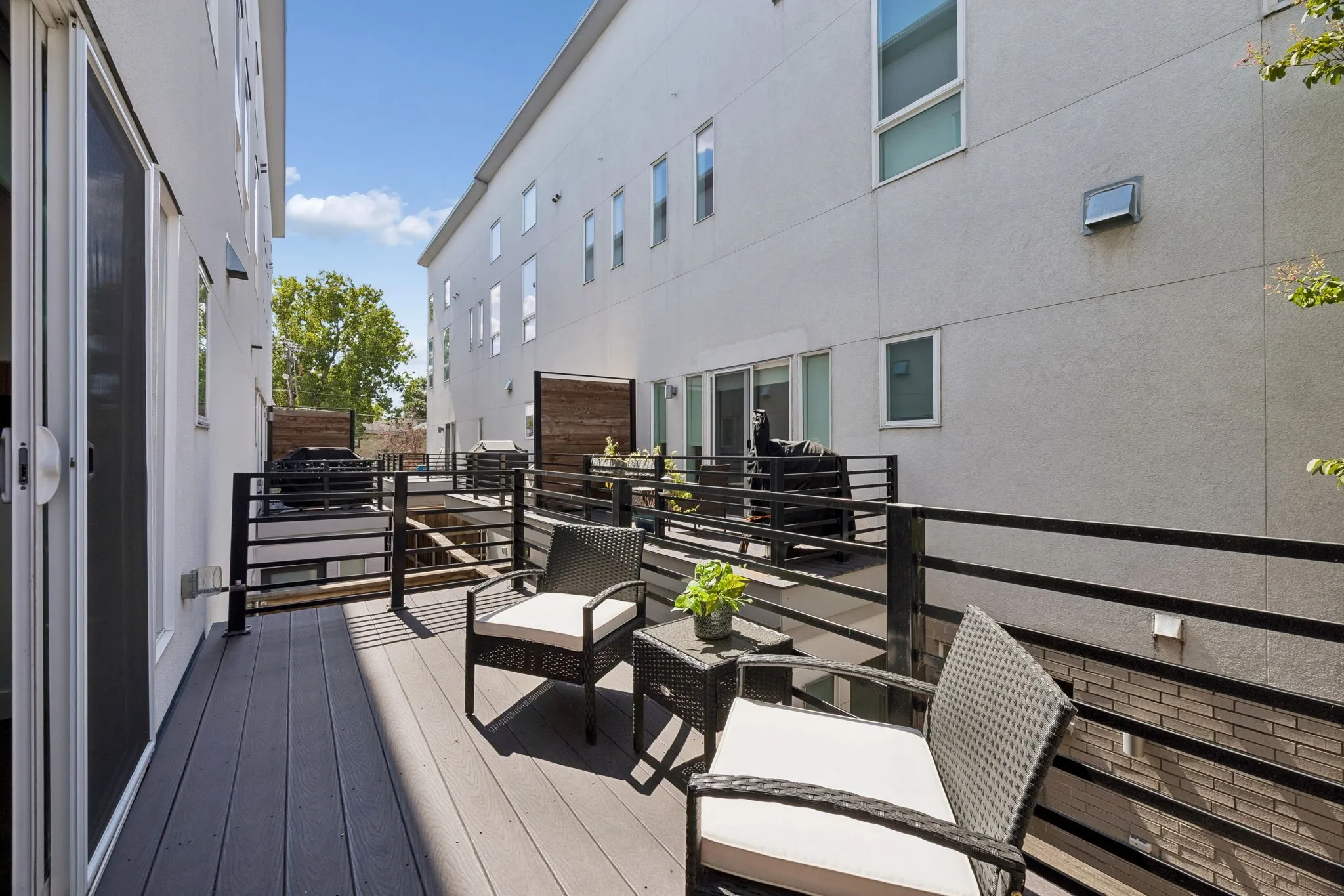 Townhouse For Sale in Dallas County , 4935 Flitwick Court, Dallas, Texas 75204, 2 Bedroom, 3 Bathroom, 2 Garage spaces, 1,876 Sqft, built in 2015, mls#21383413, Real Estate Agent in Dallas, Homes For Sale in Dallas county, Homes For Sale in Dallas, Realtor in Dallas Texas, Real Estate Brokerage Independent Realty Texas, Luminita Cordes Realtor