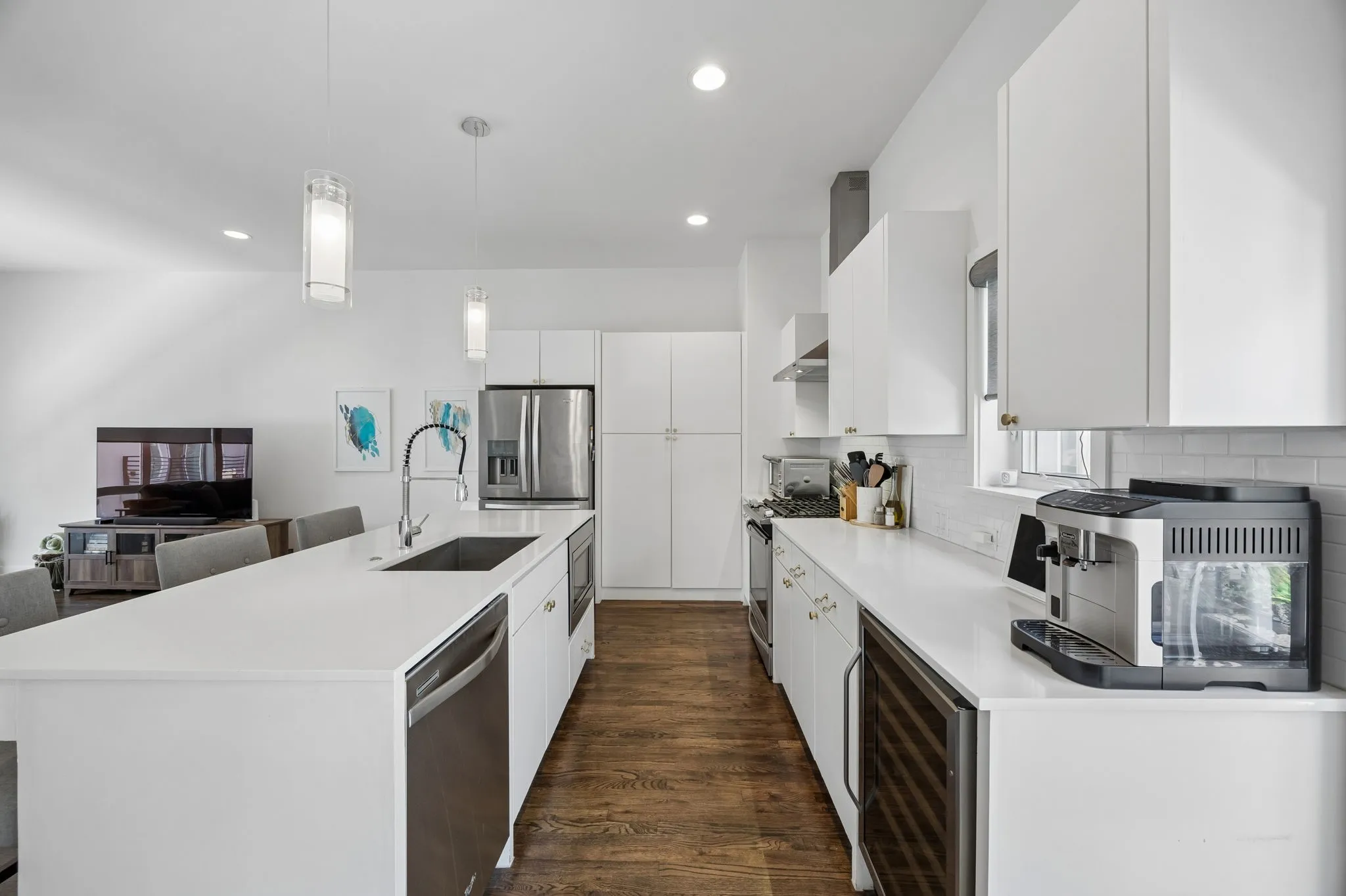 Townhouse For Sale in Dallas County , 4935 Flitwick Court, Dallas, Texas 75204, 2 Bedroom, 3 Bathroom, 2 Garage spaces, 1,876 Sqft, built in 2015, mls#21383413, Real Estate Agent in Dallas, Homes For Sale in Dallas county, Homes For Sale in Dallas, Realtor in Dallas Texas, Real Estate Brokerage Independent Realty Texas, Luminita Cordes Realtor