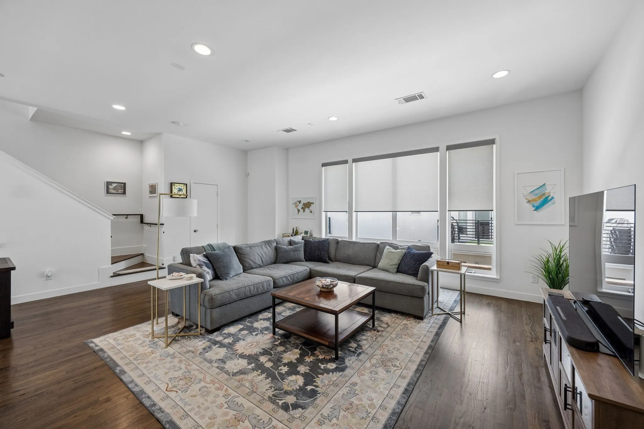 Townhouse For Sale in Dallas County , 4935 Flitwick Court, Dallas, Texas 75204, 2 Bedroom, 3 Bathroom, 2 Garage spaces, 1,876 Sqft, built in 2015, mls#21383413, Real Estate Agent in Dallas, Homes For Sale in Dallas county, Homes For Sale in Dallas, Realtor in Dallas Texas, Real Estate Brokerage Independent Realty Texas, Luminita Cordes Realtor