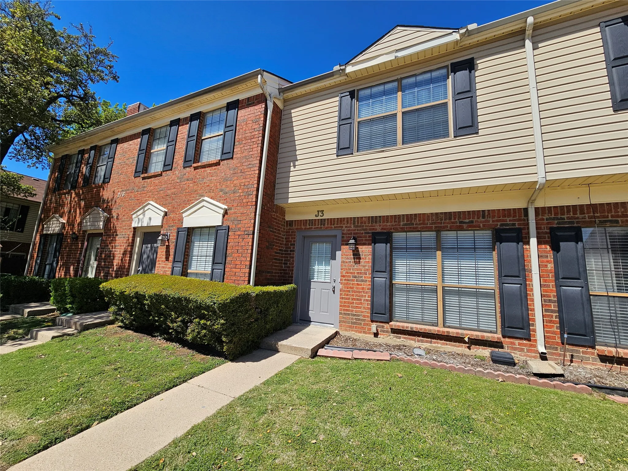 Townhouse For Rent in Dallas County , 216 Samuel Boulevard j3, Coppell, Texas 75019, 2 Bedroom, 2 Bathroom, Garage spaces, 1,221 Sqft, built in 1984, mls#21383772, Real Estate Agent in Coppell, Homes For Rent in Dallas county, Homes For Rent in Coppell, Realtor in Coppell Texas, Real Estate Brokerage Independent Realty Texas, Luminita Cordes Realtor