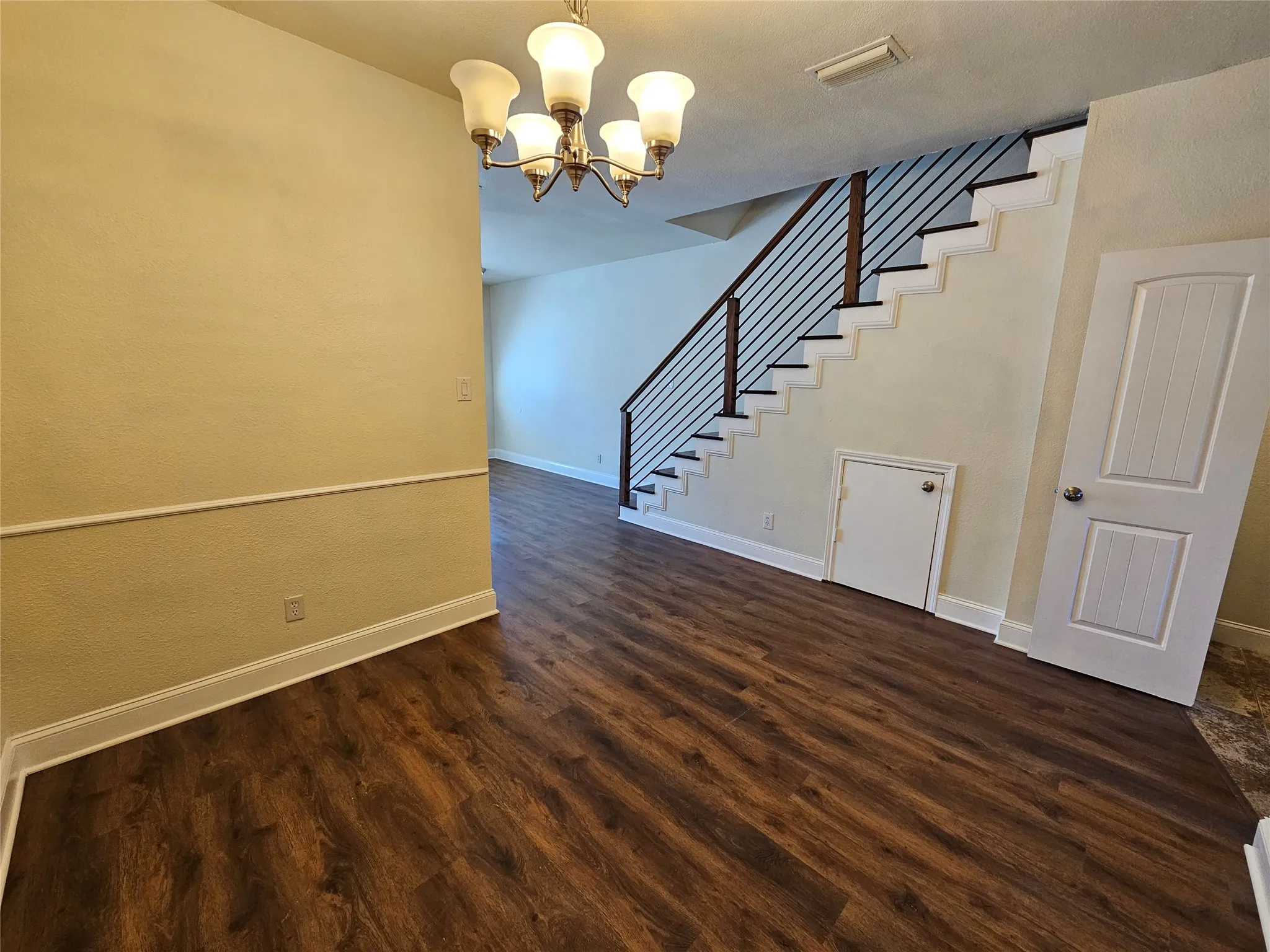 Townhouse For Rent in Dallas County , 216 Samuel Boulevard j3, Coppell, Texas 75019, 2 Bedroom, 2 Bathroom, Garage spaces, 1,221 Sqft, built in 1984, mls#21383772, Real Estate Agent in Coppell, Homes For Rent in Dallas county, Homes For Rent in Coppell, Realtor in Coppell Texas, Real Estate Brokerage Independent Realty Texas, Luminita Cordes Realtor