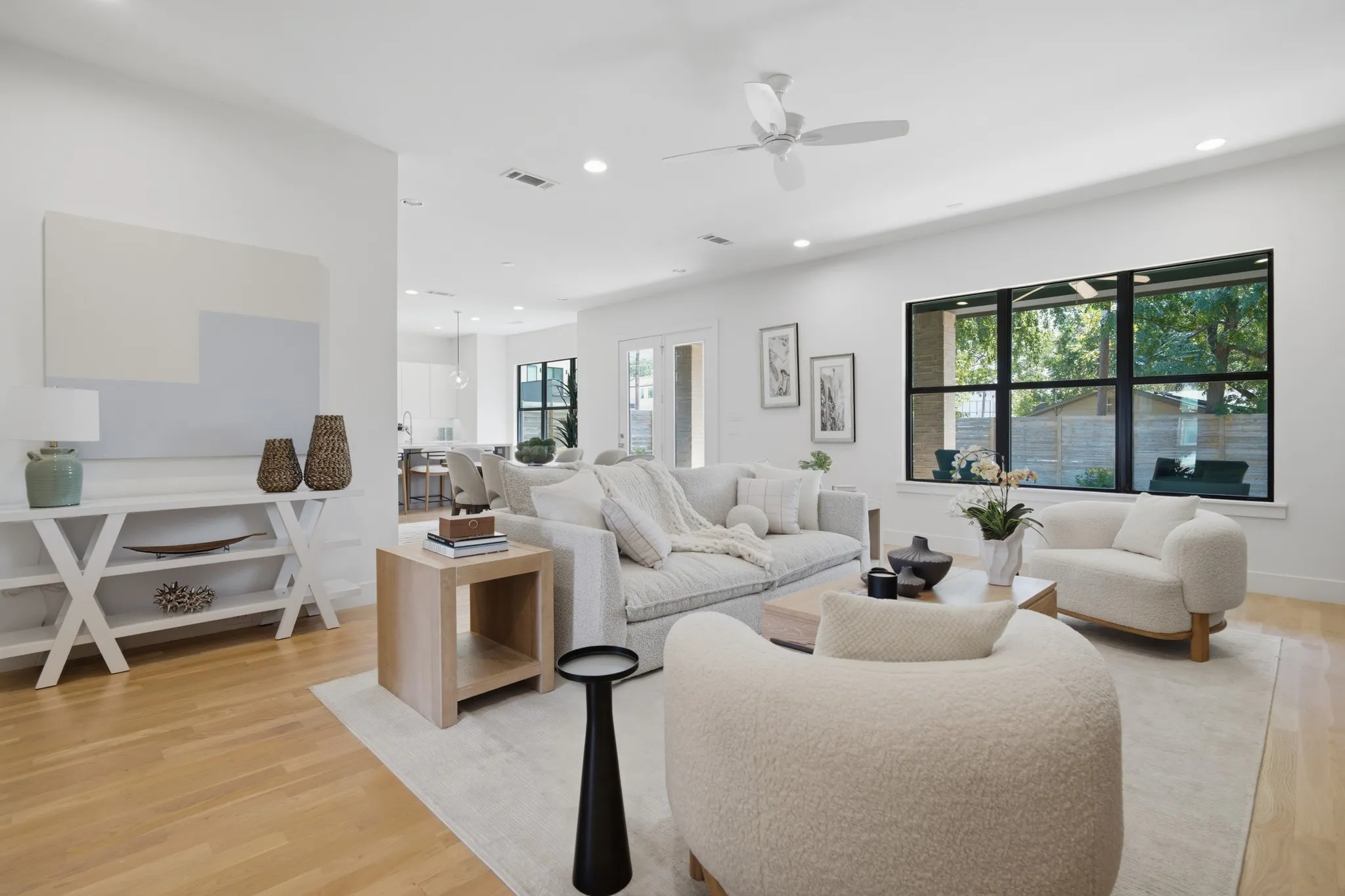 Single Family Residence For Sale in Dallas County , 4634 Newmore Avenue, Dallas, Texas 75209, 4 Bedroom, 3 Bathroom, 2 Garage spaces, 3,016 Sqft, built in 2016, mls#21383556, Real Estate Agent in Dallas, Homes For Sale in Dallas county, Homes For Sale in Dallas, Realtor in Dallas Texas, Real Estate Brokerage Independent Realty Texas, Luminita Cordes Realtor