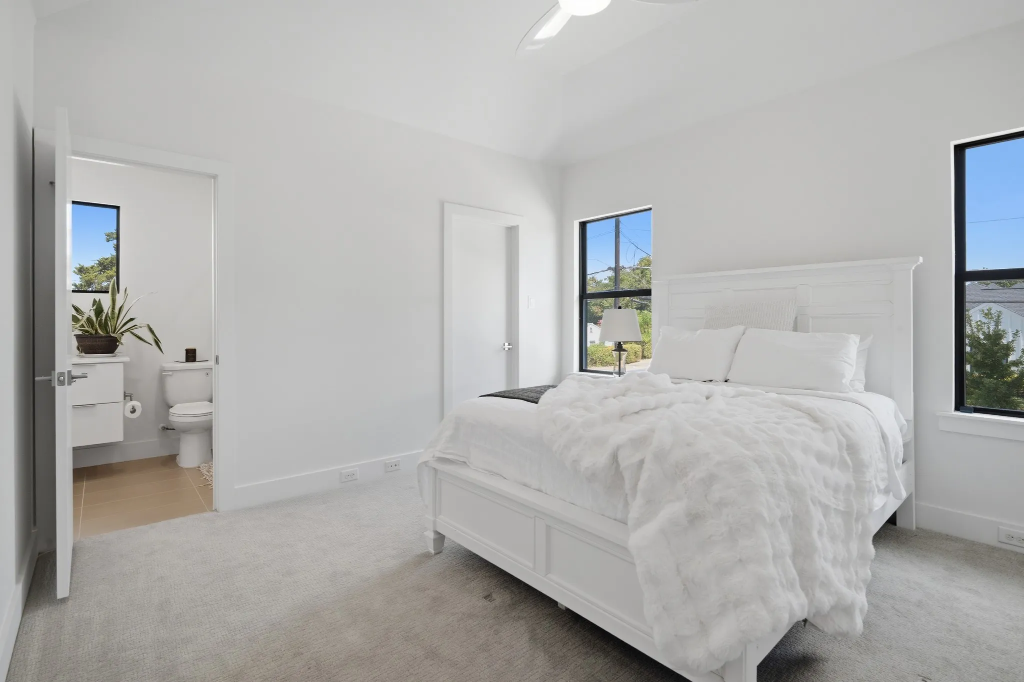 Single Family Residence For Sale in Dallas County , 4634 Newmore Avenue, Dallas, Texas 75209, 4 Bedroom, 3 Bathroom, 2 Garage spaces, 3,016 Sqft, built in 2016, mls#21383556, Real Estate Agent in Dallas, Homes For Sale in Dallas county, Homes For Sale in Dallas, Realtor in Dallas Texas, Real Estate Brokerage Independent Realty Texas, Luminita Cordes Realtor