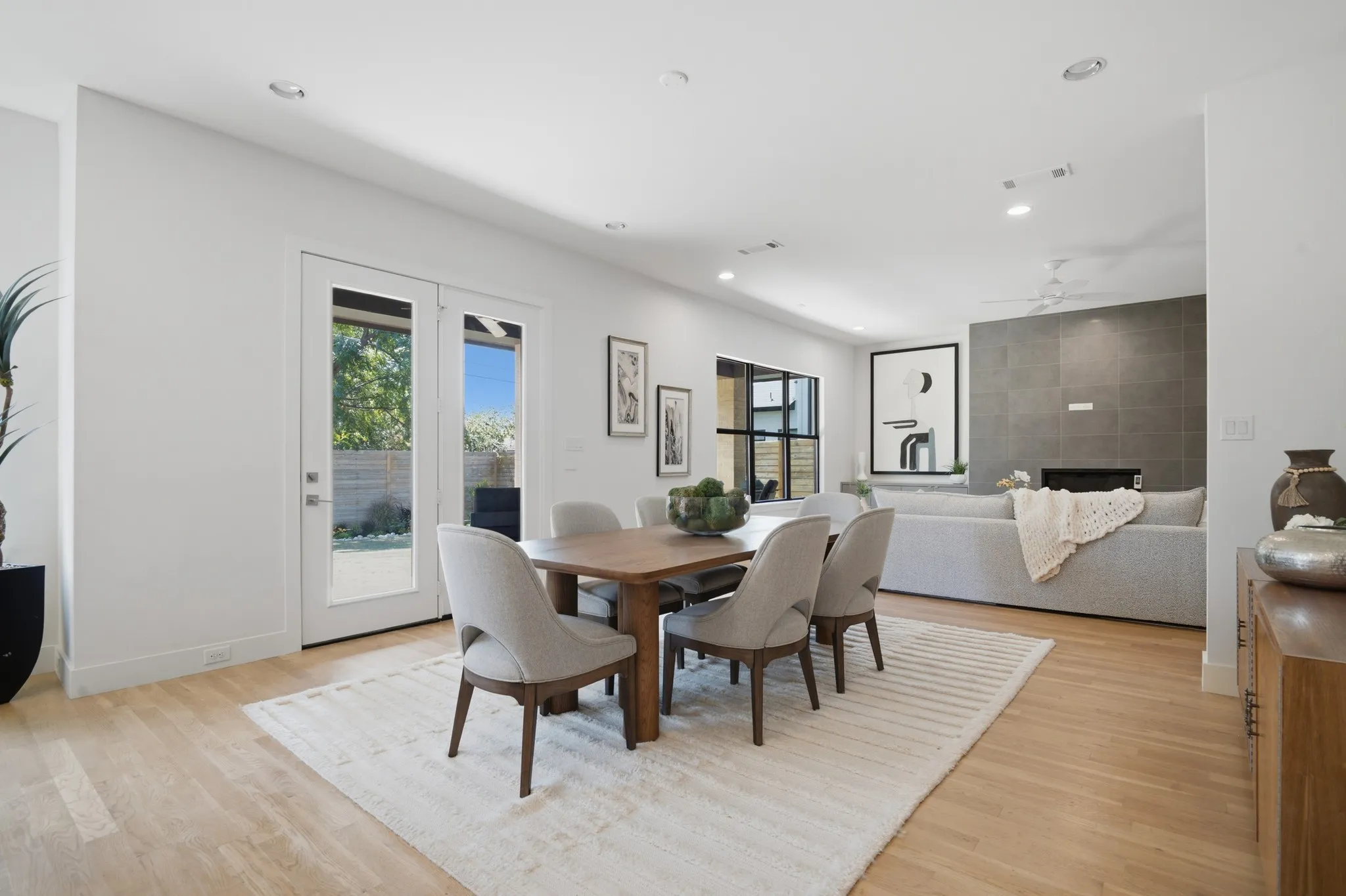 Single Family Residence For Sale in Dallas County , 4634 Newmore Avenue, Dallas, Texas 75209, 4 Bedroom, 3 Bathroom, 2 Garage spaces, 3,016 Sqft, built in 2016, mls#21383556, Real Estate Agent in Dallas, Homes For Sale in Dallas county, Homes For Sale in Dallas, Realtor in Dallas Texas, Real Estate Brokerage Independent Realty Texas, Luminita Cordes Realtor
