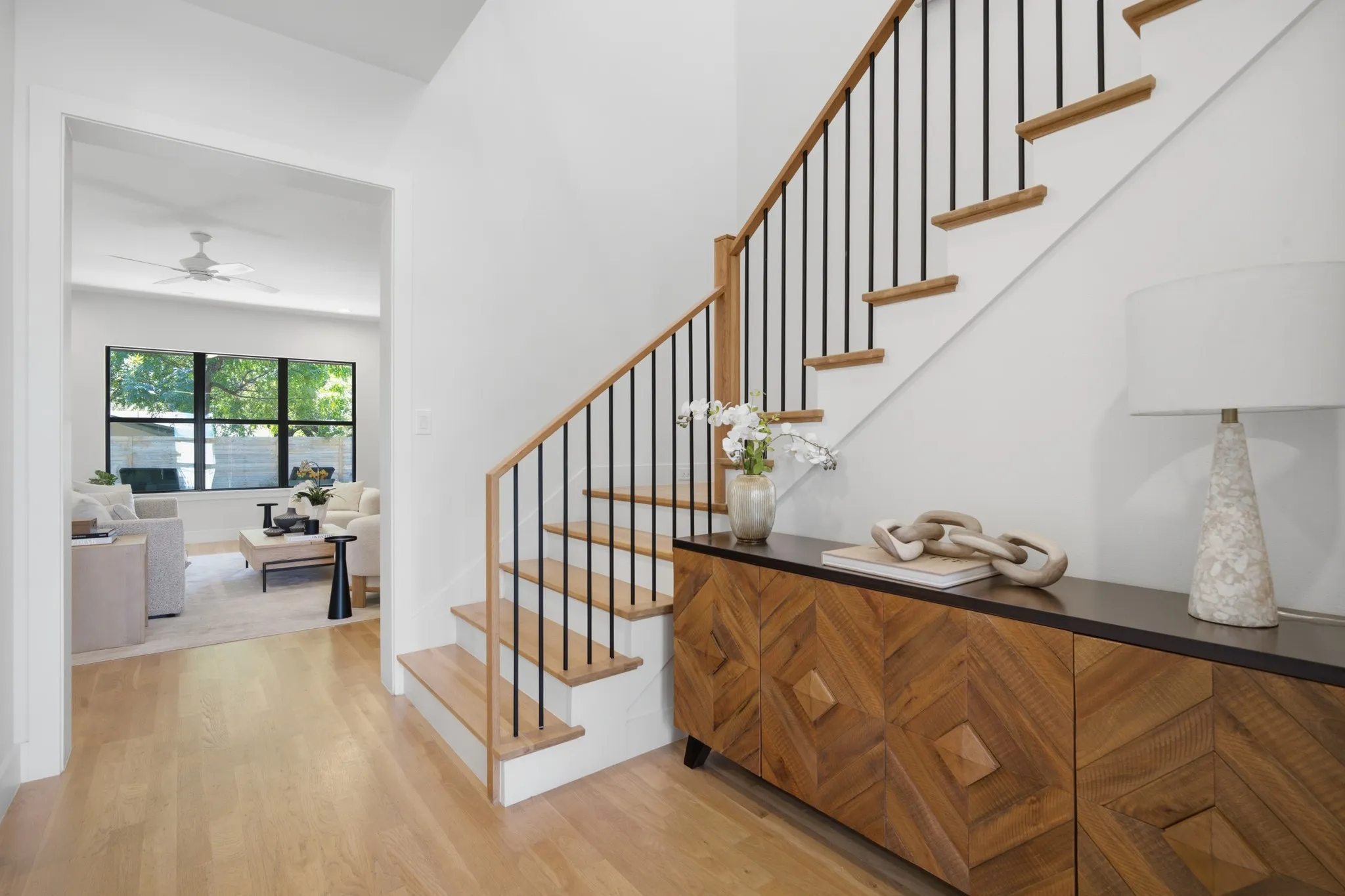 Single Family Residence For Sale in Dallas County , 4634 Newmore Avenue, Dallas, Texas 75209, 4 Bedroom, 3 Bathroom, 2 Garage spaces, 3,016 Sqft, built in 2016, mls#21383556, Real Estate Agent in Dallas, Homes For Sale in Dallas county, Homes For Sale in Dallas, Realtor in Dallas Texas, Real Estate Brokerage Independent Realty Texas, Luminita Cordes Realtor