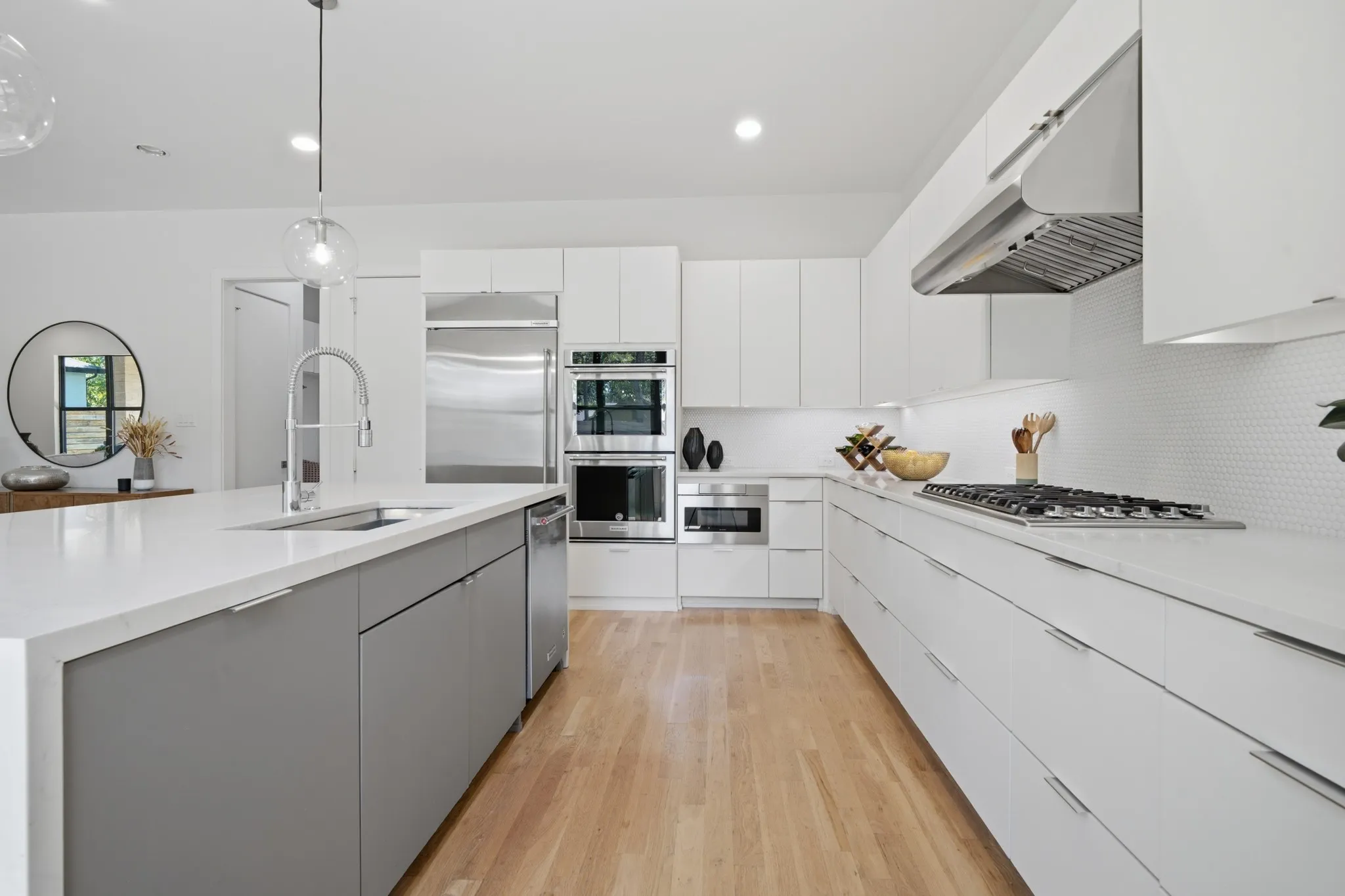 Single Family Residence For Sale in Dallas County , 4634 Newmore Avenue, Dallas, Texas 75209, 4 Bedroom, 3 Bathroom, 2 Garage spaces, 3,016 Sqft, built in 2016, mls#21383556, Real Estate Agent in Dallas, Homes For Sale in Dallas county, Homes For Sale in Dallas, Realtor in Dallas Texas, Real Estate Brokerage Independent Realty Texas, Luminita Cordes Realtor
