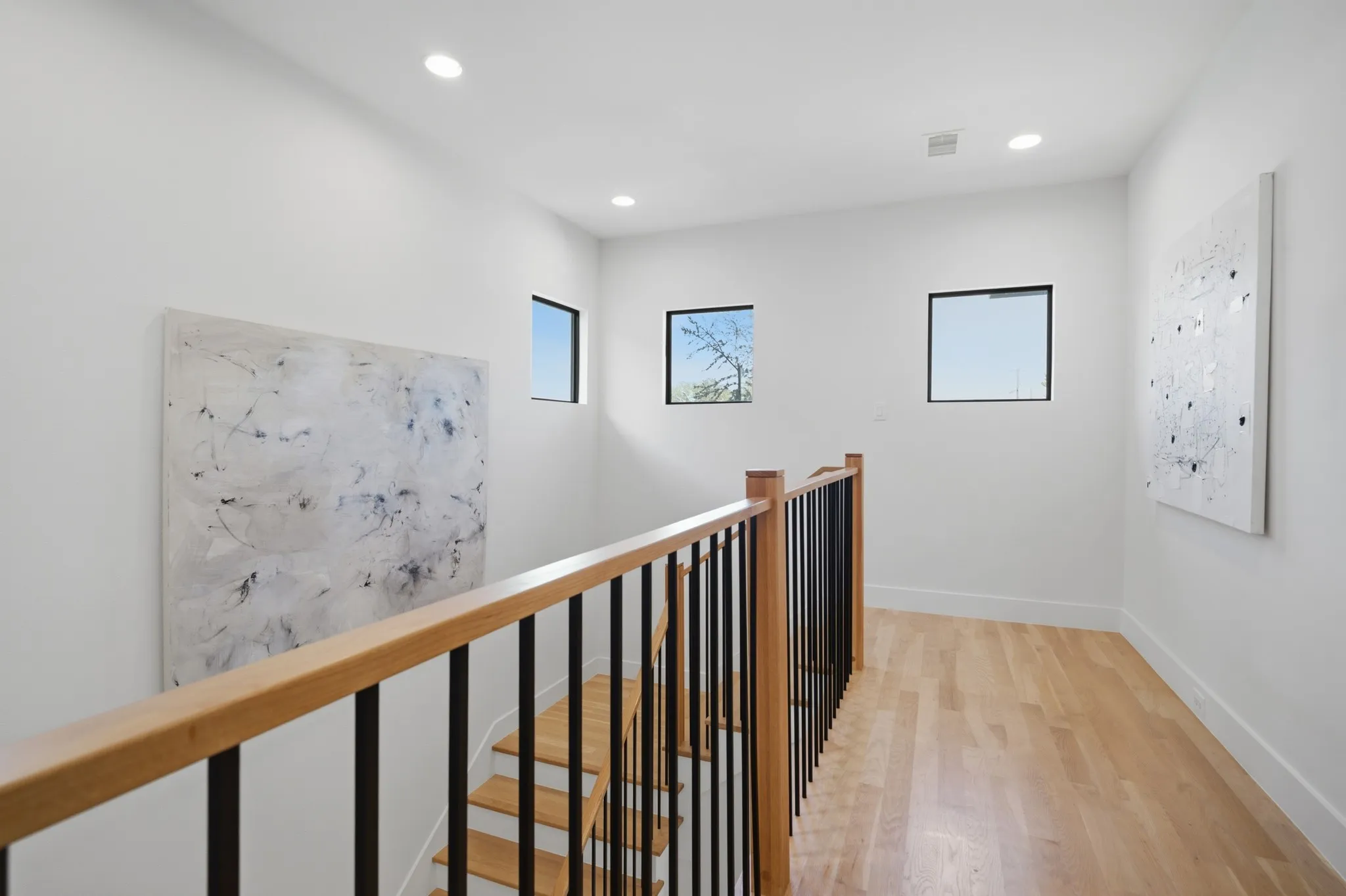 Single Family Residence For Sale in Dallas County , 4634 Newmore Avenue, Dallas, Texas 75209, 4 Bedroom, 3 Bathroom, 2 Garage spaces, 3,016 Sqft, built in 2016, mls#21383556, Real Estate Agent in Dallas, Homes For Sale in Dallas county, Homes For Sale in Dallas, Realtor in Dallas Texas, Real Estate Brokerage Independent Realty Texas, Luminita Cordes Realtor