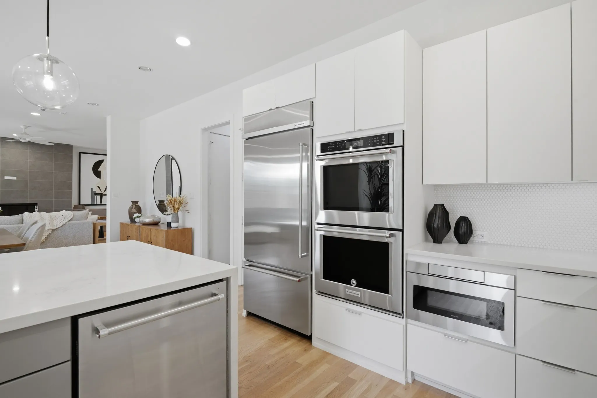 Single Family Residence For Sale in Dallas County , 4634 Newmore Avenue, Dallas, Texas 75209, 4 Bedroom, 3 Bathroom, 2 Garage spaces, 3,016 Sqft, built in 2016, mls#21383556, Real Estate Agent in Dallas, Homes For Sale in Dallas county, Homes For Sale in Dallas, Realtor in Dallas Texas, Real Estate Brokerage Independent Realty Texas, Luminita Cordes Realtor