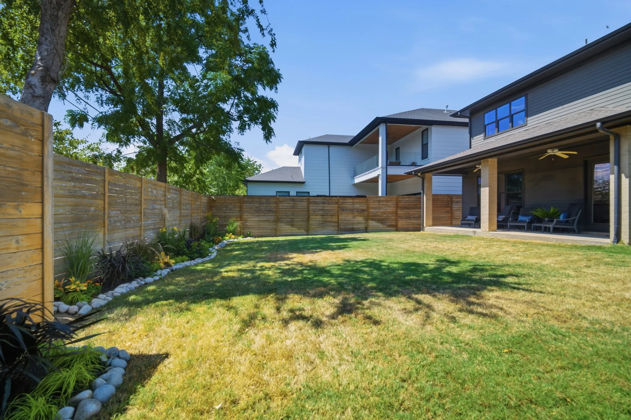 Single Family Residence For Sale in Dallas County , 4634 Newmore Avenue, Dallas, Texas 75209, 4 Bedroom, 3 Bathroom, 2 Garage spaces, 3,016 Sqft, built in 2016, mls#21383556, Real Estate Agent in Dallas, Homes For Sale in Dallas county, Homes For Sale in Dallas, Realtor in Dallas Texas, Real Estate Brokerage Independent Realty Texas, Luminita Cordes Realtor