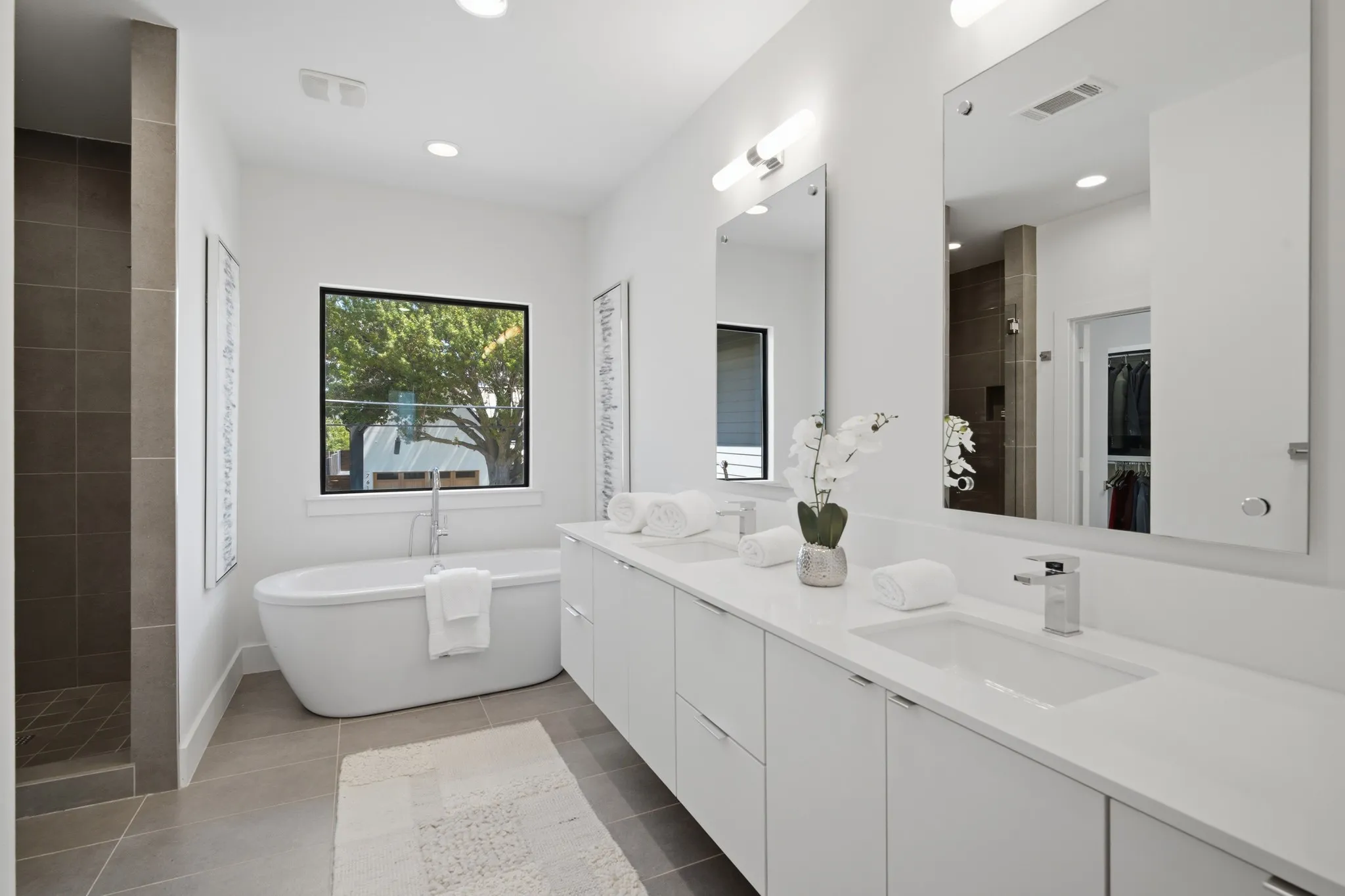 Single Family Residence For Sale in Dallas County , 4634 Newmore Avenue, Dallas, Texas 75209, 4 Bedroom, 3 Bathroom, 2 Garage spaces, 3,016 Sqft, built in 2016, mls#21383556, Real Estate Agent in Dallas, Homes For Sale in Dallas county, Homes For Sale in Dallas, Realtor in Dallas Texas, Real Estate Brokerage Independent Realty Texas, Luminita Cordes Realtor