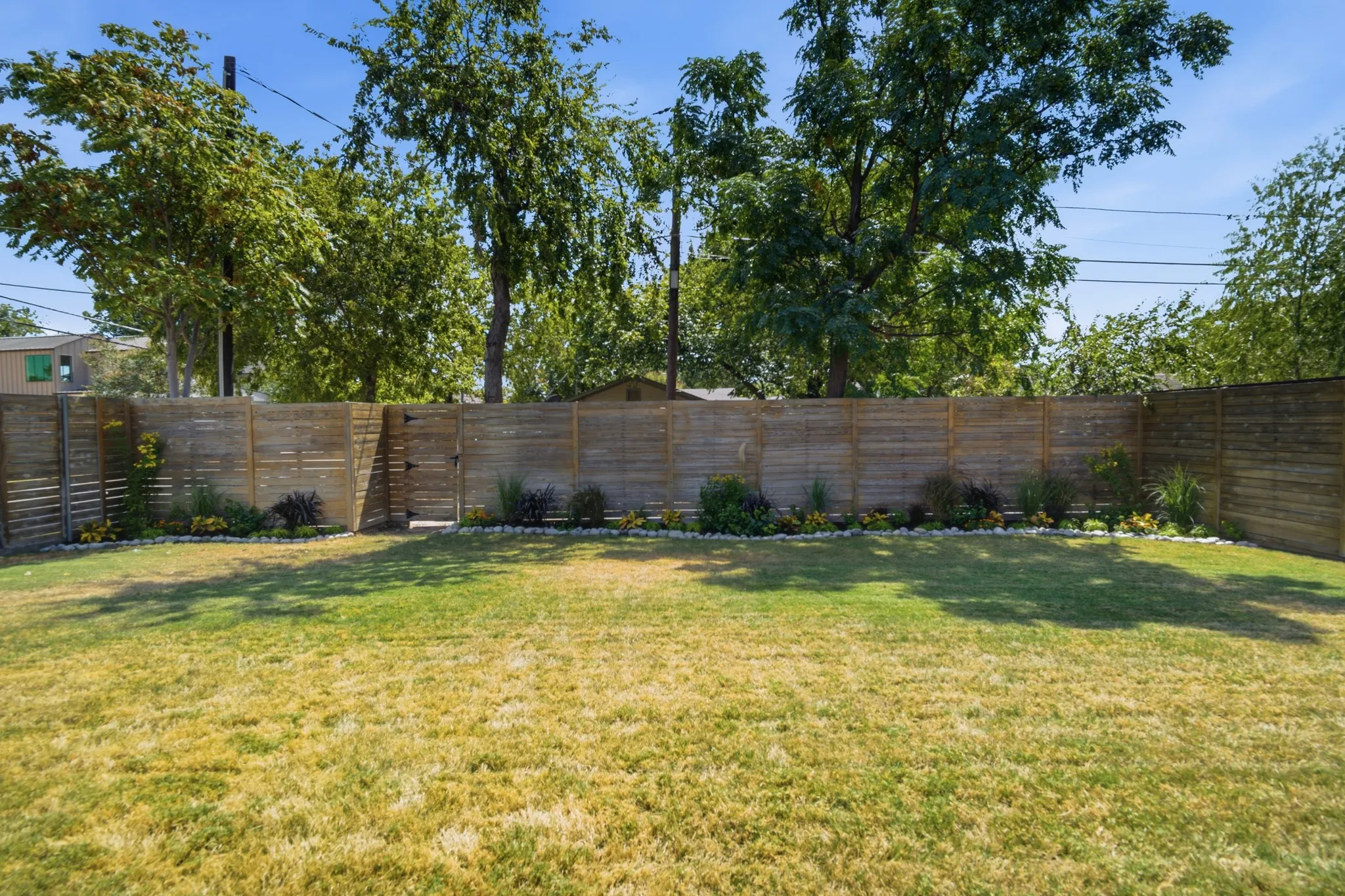 Single Family Residence For Sale in Dallas County , 4634 Newmore Avenue, Dallas, Texas 75209, 4 Bedroom, 3 Bathroom, 2 Garage spaces, 3,016 Sqft, built in 2016, mls#21383556, Real Estate Agent in Dallas, Homes For Sale in Dallas county, Homes For Sale in Dallas, Realtor in Dallas Texas, Real Estate Brokerage Independent Realty Texas, Luminita Cordes Realtor