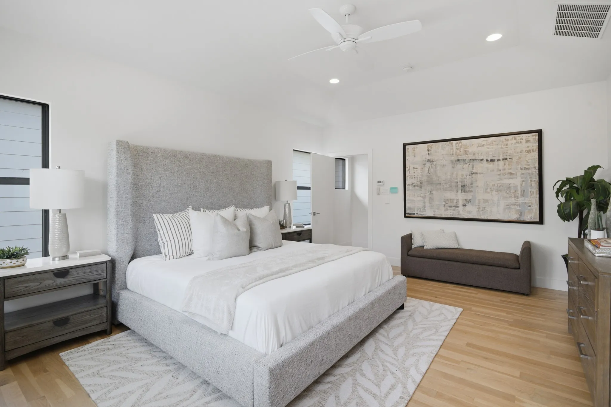 Single Family Residence For Sale in Dallas County , 4634 Newmore Avenue, Dallas, Texas 75209, 4 Bedroom, 3 Bathroom, 2 Garage spaces, 3,016 Sqft, built in 2016, mls#21383556, Real Estate Agent in Dallas, Homes For Sale in Dallas county, Homes For Sale in Dallas, Realtor in Dallas Texas, Real Estate Brokerage Independent Realty Texas, Luminita Cordes Realtor