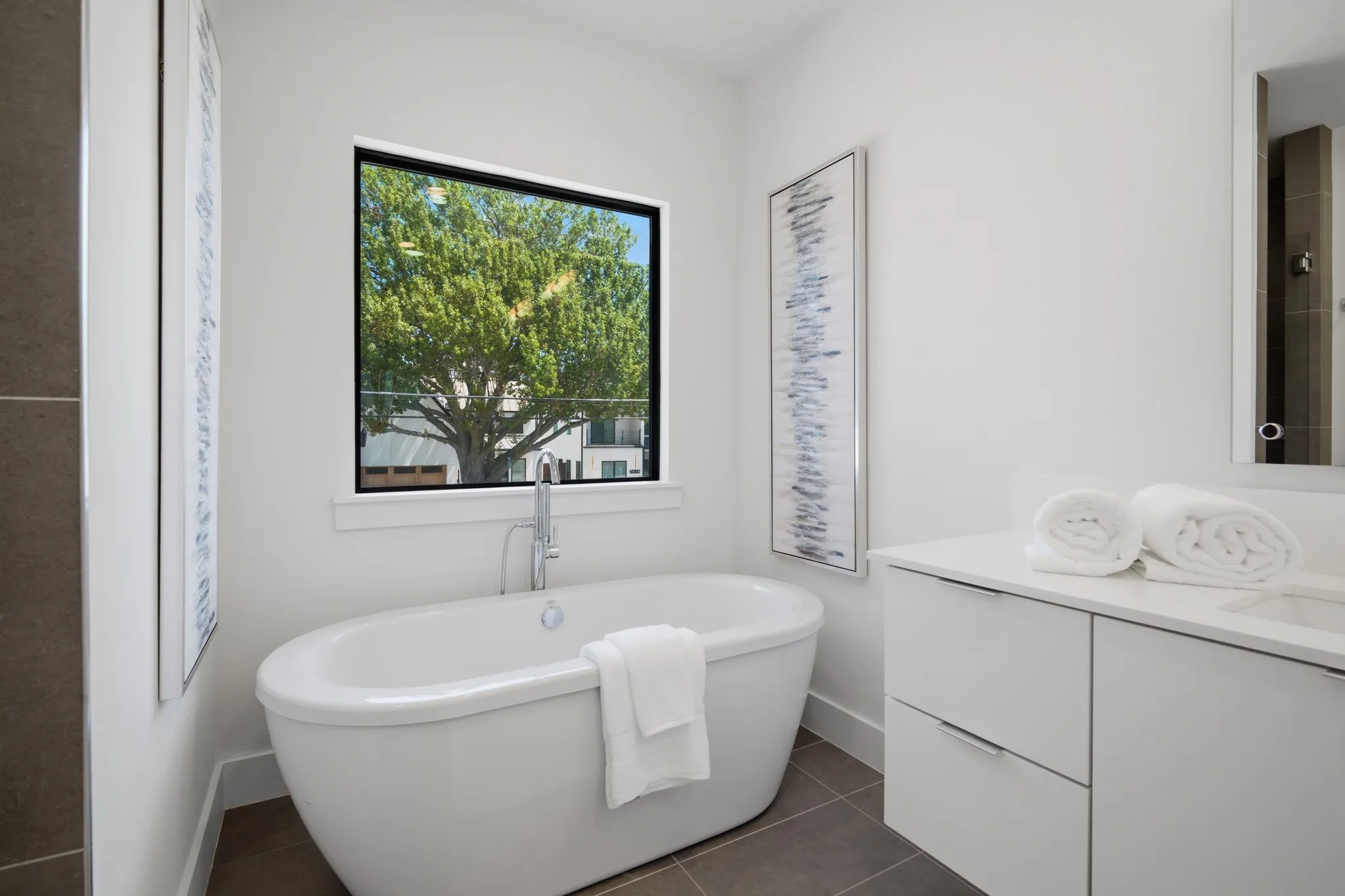 Single Family Residence For Sale in Dallas County , 4634 Newmore Avenue, Dallas, Texas 75209, 4 Bedroom, 3 Bathroom, 2 Garage spaces, 3,016 Sqft, built in 2016, mls#21383556, Real Estate Agent in Dallas, Homes For Sale in Dallas county, Homes For Sale in Dallas, Realtor in Dallas Texas, Real Estate Brokerage Independent Realty Texas, Luminita Cordes Realtor