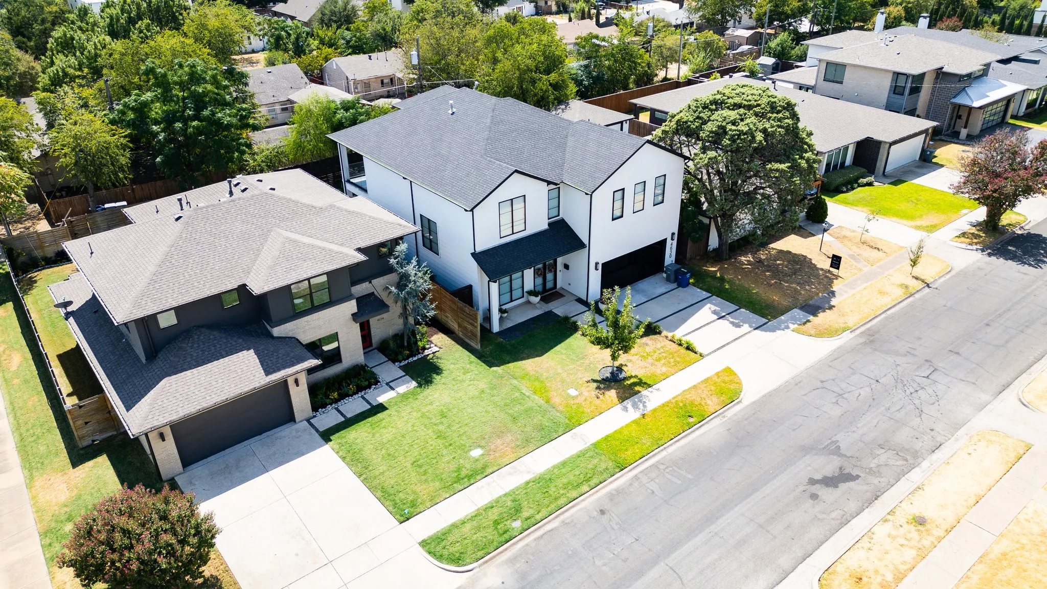 Single Family Residence For Sale in Dallas County , 4634 Newmore Avenue, Dallas, Texas 75209, 4 Bedroom, 3 Bathroom, 2 Garage spaces, 3,016 Sqft, built in 2016, mls#21383556, Real Estate Agent in Dallas, Homes For Sale in Dallas county, Homes For Sale in Dallas, Realtor in Dallas Texas, Real Estate Brokerage Independent Realty Texas, Luminita Cordes Realtor