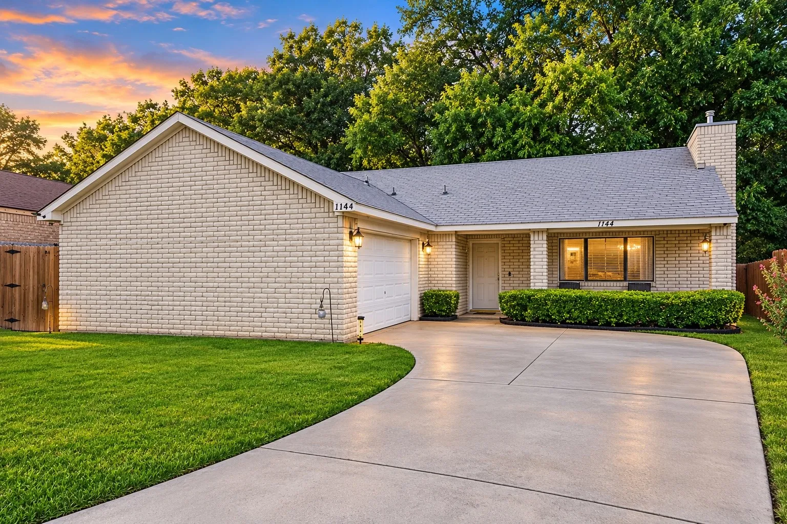 Single Family Residence For Sale in Dallas County , 1144 Castlewood Court, De Soto, Texas 75115, 3 Bedroom, 2 Bathroom, 2 Garage spaces, 1,392 Sqft, built in 2001, mls#21379809, Real Estate Agent in De Soto, Homes For Sale in Dallas county, Homes For Sale in De Soto, Realtor in De Soto Texas, Real Estate Brokerage Independent Realty Texas, Luminita Cordes Realtor