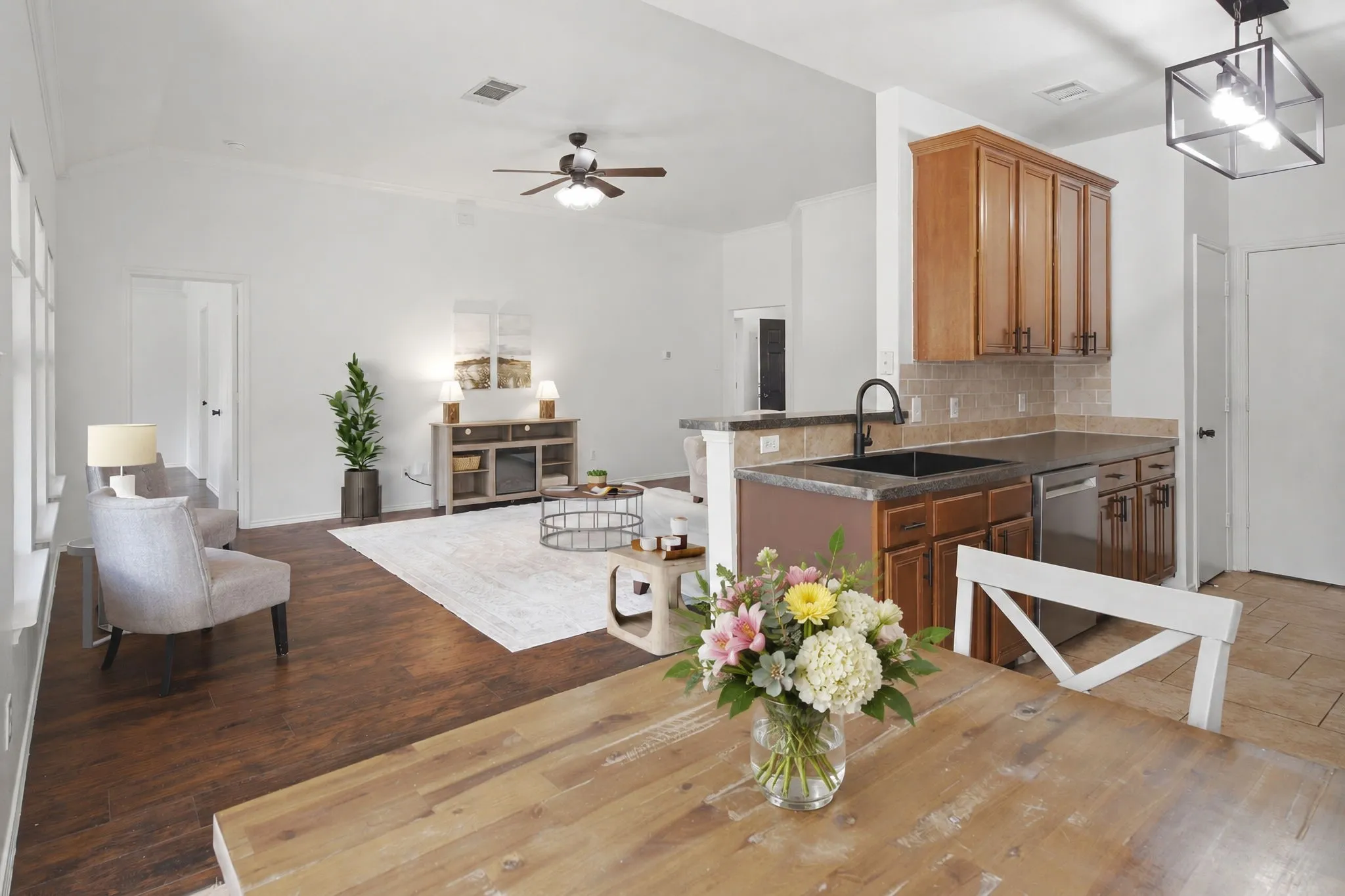 Single Family Residence For Sale in Collin County , 412 Harvard Drive, Princeton, Texas 75407, 3 Bedroom, 2 Bathroom, 2 Garage spaces, 1,309 Sqft, built in 2005, mls#21381667, Real Estate Agent in Princeton, Homes For Sale in Collin county, Homes For Sale in Princeton, Realtor in Princeton Texas, Real Estate Brokerage Independent Realty Texas, Luminita Cordes Realtor