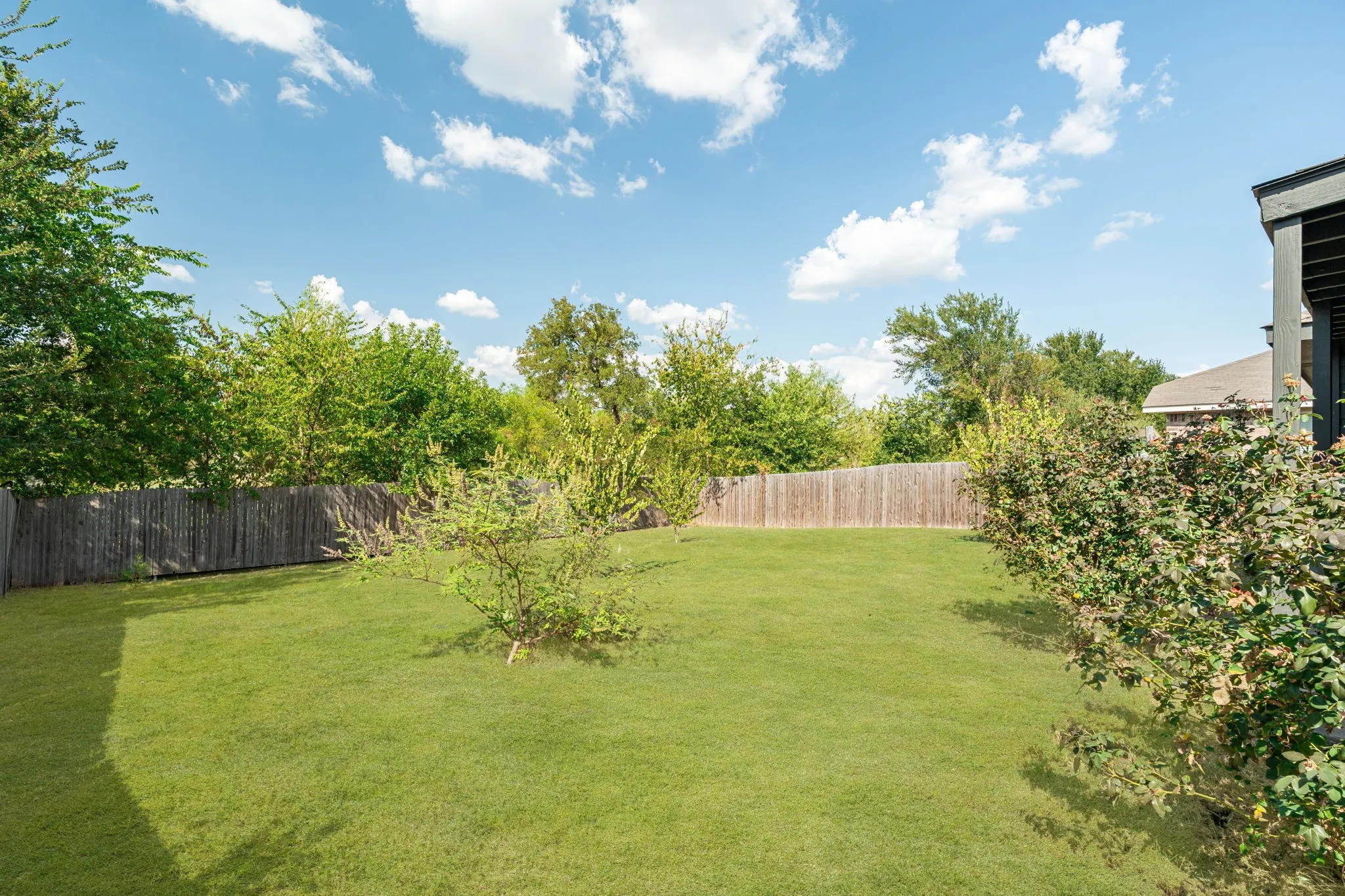 Single Family Residence For Sale in Collin County , 412 Harvard Drive, Princeton, Texas 75407, 3 Bedroom, 2 Bathroom, 2 Garage spaces, 1,309 Sqft, built in 2005, mls#21381667, Real Estate Agent in Princeton, Homes For Sale in Collin county, Homes For Sale in Princeton, Realtor in Princeton Texas, Real Estate Brokerage Independent Realty Texas, Luminita Cordes Realtor