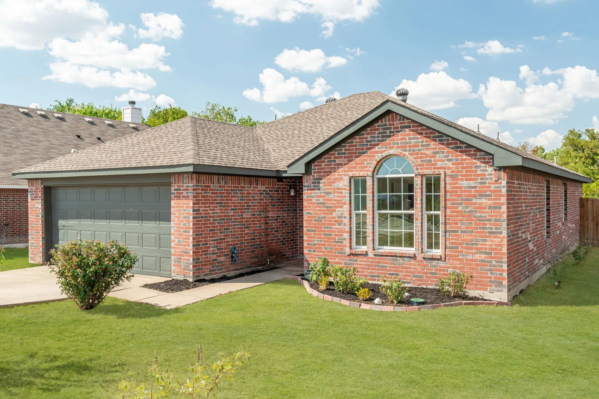 Single Family Residence For Sale in Collin County , 412 Harvard Drive, Princeton, Texas 75407, 3 Bedroom, 2 Bathroom, 2 Garage spaces, 1,309 Sqft, built in 2005, mls#21381667, Real Estate Agent in Princeton, Homes For Sale in Collin county, Homes For Sale in Princeton, Realtor in Princeton Texas, Real Estate Brokerage Independent Realty Texas, Luminita Cordes Realtor