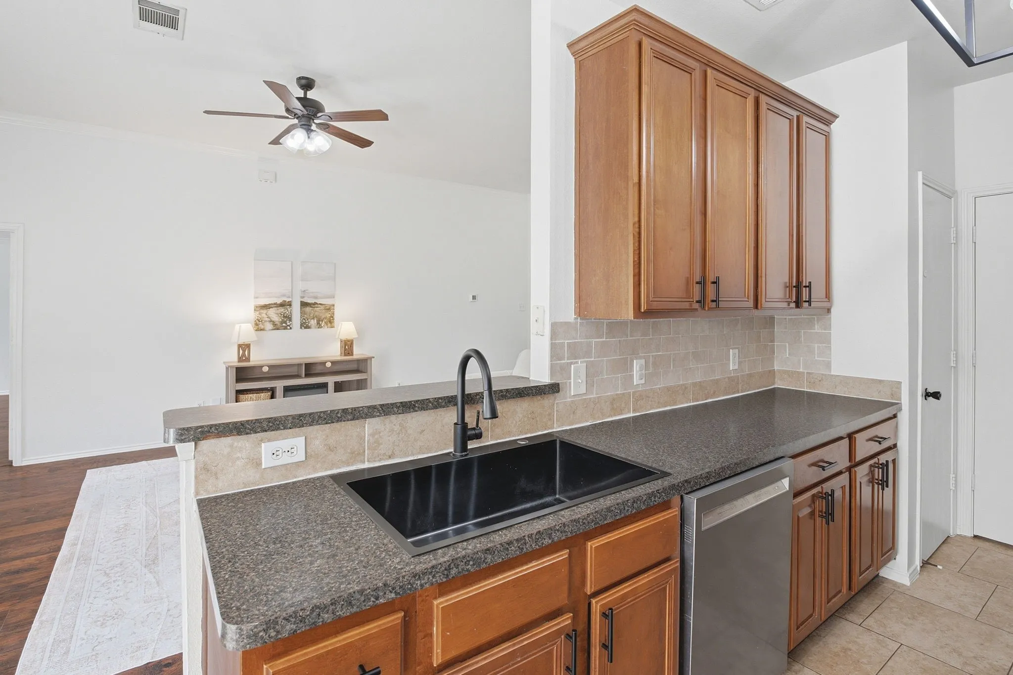 Single Family Residence For Sale in Collin County , 412 Harvard Drive, Princeton, Texas 75407, 3 Bedroom, 2 Bathroom, 2 Garage spaces, 1,309 Sqft, built in 2005, mls#21381667, Real Estate Agent in Princeton, Homes For Sale in Collin county, Homes For Sale in Princeton, Realtor in Princeton Texas, Real Estate Brokerage Independent Realty Texas, Luminita Cordes Realtor