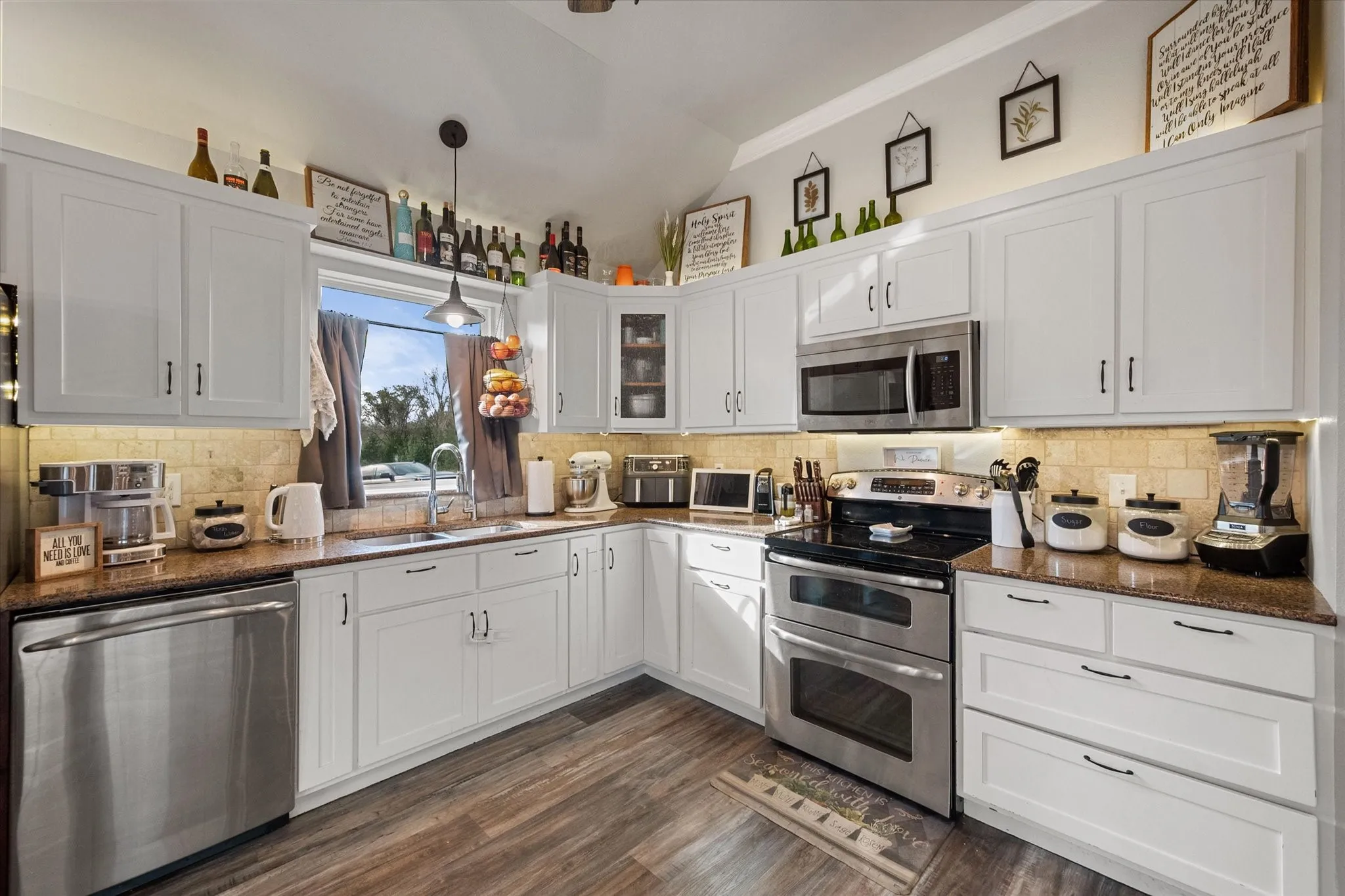 Single Family Residence For Sale in Henderson County , 460 Admiral Drive, Gun Barrel City, Texas 75156, 3 Bedroom, 2 Bathroom, 2 Garage spaces, 1,794 Sqft, built in 2010, mls#21380968, Real Estate Agent in Gun Barrel City, Homes For Sale in Henderson county, Homes For Sale in Gun Barrel City, Realtor in Gun Barrel City Texas, Real Estate Brokerage Independent Realty Texas, Luminita Cordes Realtor