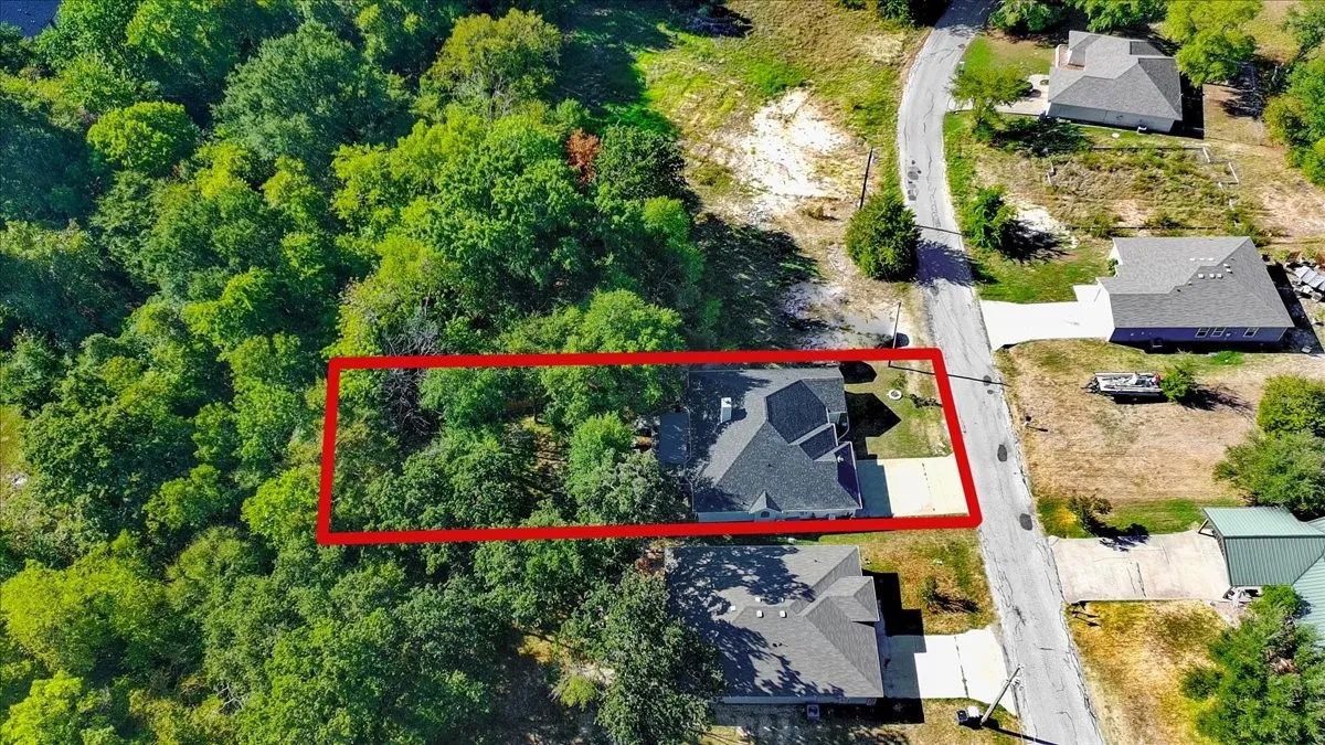 Single Family Residence For Sale in Henderson County , 460 Admiral Drive, Gun Barrel City, Texas 75156, 3 Bedroom, 2 Bathroom, 2 Garage spaces, 1,794 Sqft, built in 2010, mls#21380968, Real Estate Agent in Gun Barrel City, Homes For Sale in Henderson county, Homes For Sale in Gun Barrel City, Realtor in Gun Barrel City Texas, Real Estate Brokerage Independent Realty Texas, Luminita Cordes Realtor