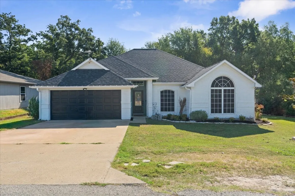 Single Family Residence For Sale in Henderson County , 460 Admiral Drive, Gun Barrel City, Texas 75156, 3 Bedroom, 2 Bathroom, 2 Garage spaces, 1,794 Sqft, built in 2010, mls#21380968, Real Estate Agent in Gun Barrel City, Homes For Sale in Henderson county, Homes For Sale in Gun Barrel City, Realtor in Gun Barrel City Texas, Real Estate Brokerage Independent Realty Texas, Luminita Cordes Realtor
