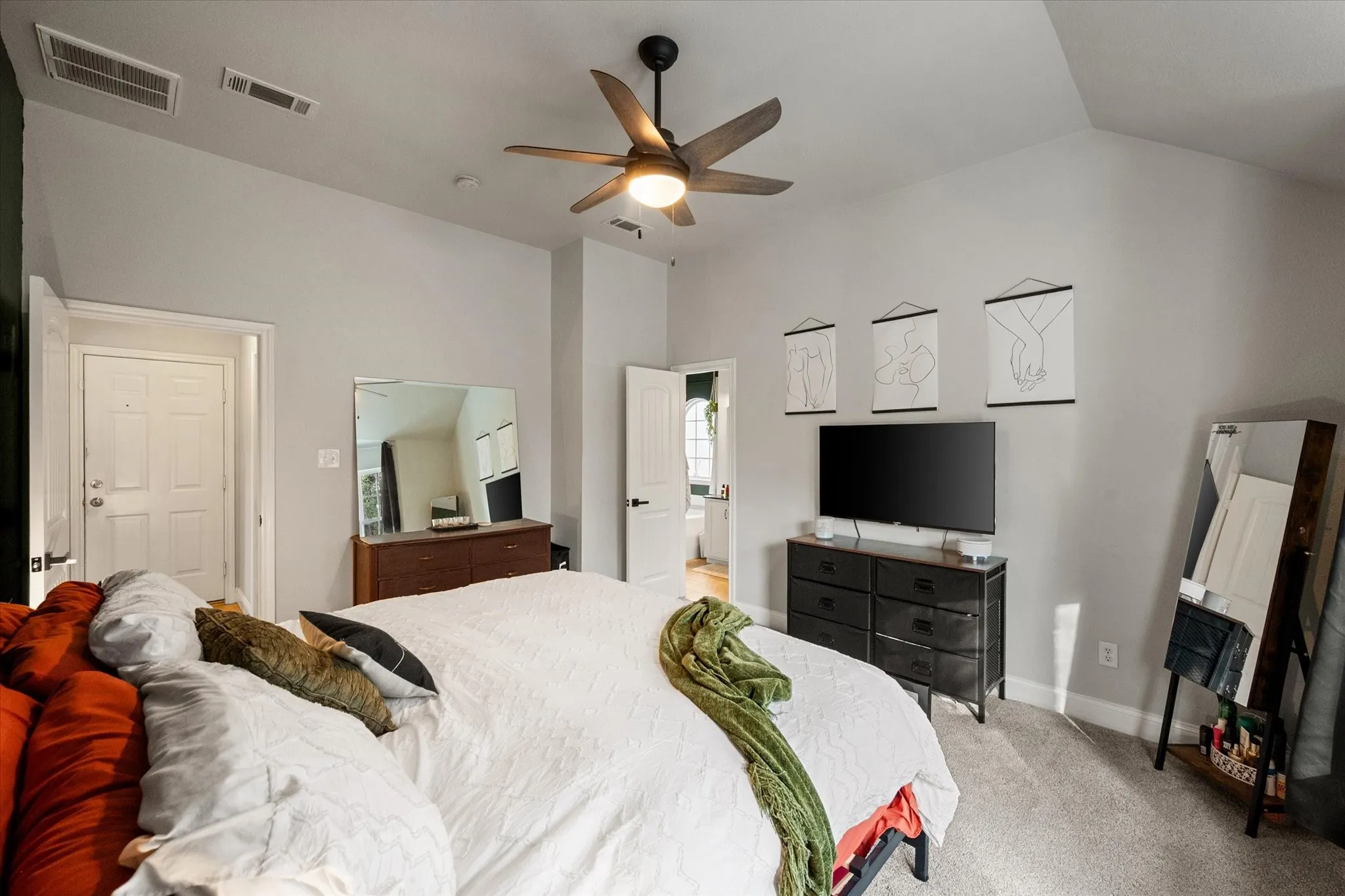 Single Family Residence For Sale in Henderson County , 460 Admiral Drive, Gun Barrel City, Texas 75156, 3 Bedroom, 2 Bathroom, 2 Garage spaces, 1,794 Sqft, built in 2010, mls#21380968, Real Estate Agent in Gun Barrel City, Homes For Sale in Henderson county, Homes For Sale in Gun Barrel City, Realtor in Gun Barrel City Texas, Real Estate Brokerage Independent Realty Texas, Luminita Cordes Realtor