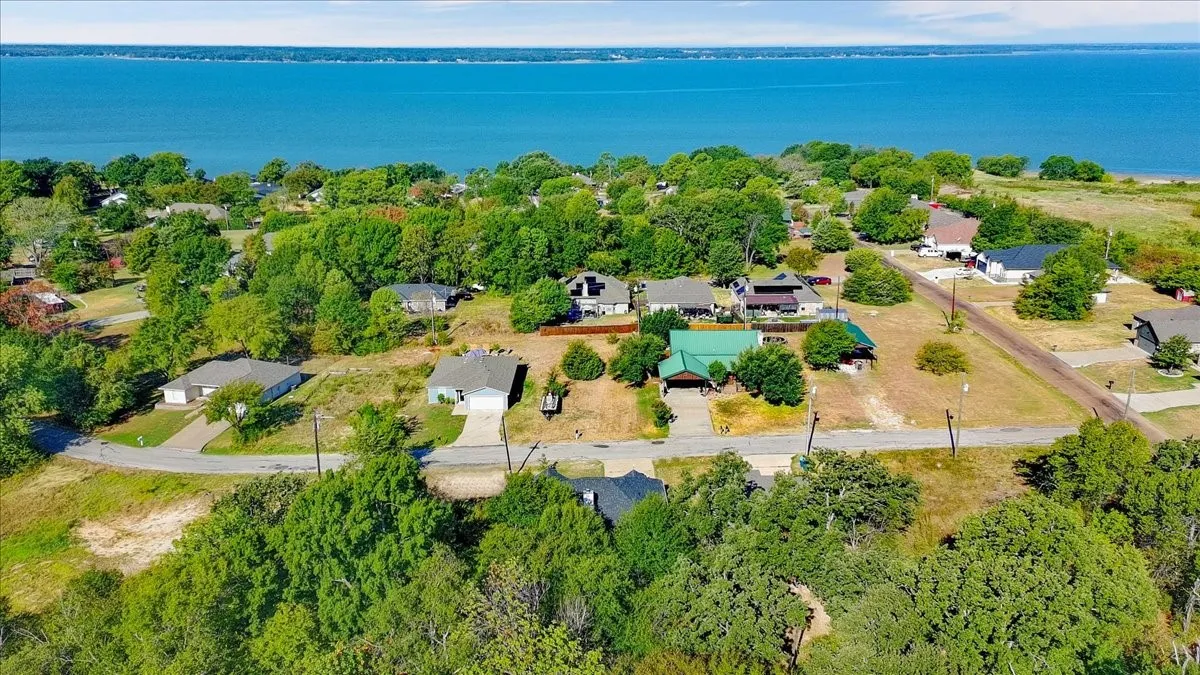 Single Family Residence For Sale in Henderson County , 460 Admiral Drive, Gun Barrel City, Texas 75156, 3 Bedroom, 2 Bathroom, 2 Garage spaces, 1,794 Sqft, built in 2010, mls#21380968, Real Estate Agent in Gun Barrel City, Homes For Sale in Henderson county, Homes For Sale in Gun Barrel City, Realtor in Gun Barrel City Texas, Real Estate Brokerage Independent Realty Texas, Luminita Cordes Realtor