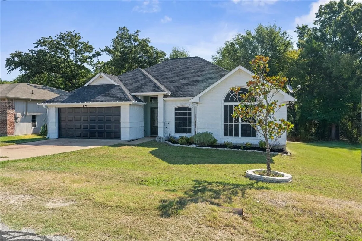 Single Family Residence For Sale in Henderson County , 460 Admiral Drive, Gun Barrel City, Texas 75156, 3 Bedroom, 2 Bathroom, 2 Garage spaces, 1,794 Sqft, built in 2010, mls#21380968, Real Estate Agent in Gun Barrel City, Homes For Sale in Henderson county, Homes For Sale in Gun Barrel City, Realtor in Gun Barrel City Texas, Real Estate Brokerage Independent Realty Texas, Luminita Cordes Realtor