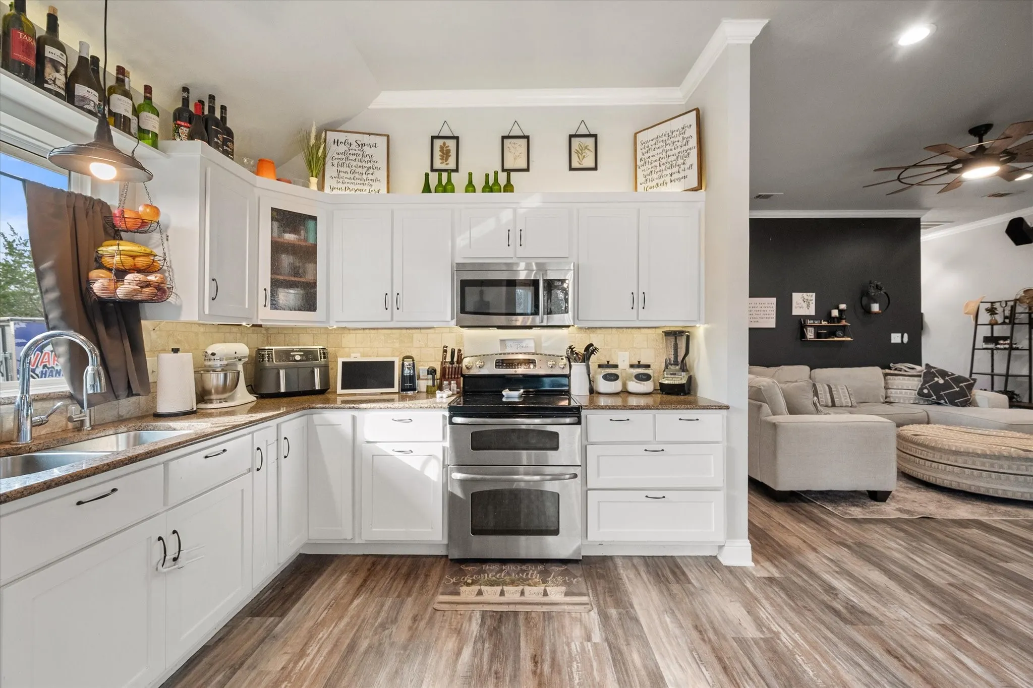 Single Family Residence For Sale in Henderson County , 460 Admiral Drive, Gun Barrel City, Texas 75156, 3 Bedroom, 2 Bathroom, 2 Garage spaces, 1,794 Sqft, built in 2010, mls#21380968, Real Estate Agent in Gun Barrel City, Homes For Sale in Henderson county, Homes For Sale in Gun Barrel City, Realtor in Gun Barrel City Texas, Real Estate Brokerage Independent Realty Texas, Luminita Cordes Realtor