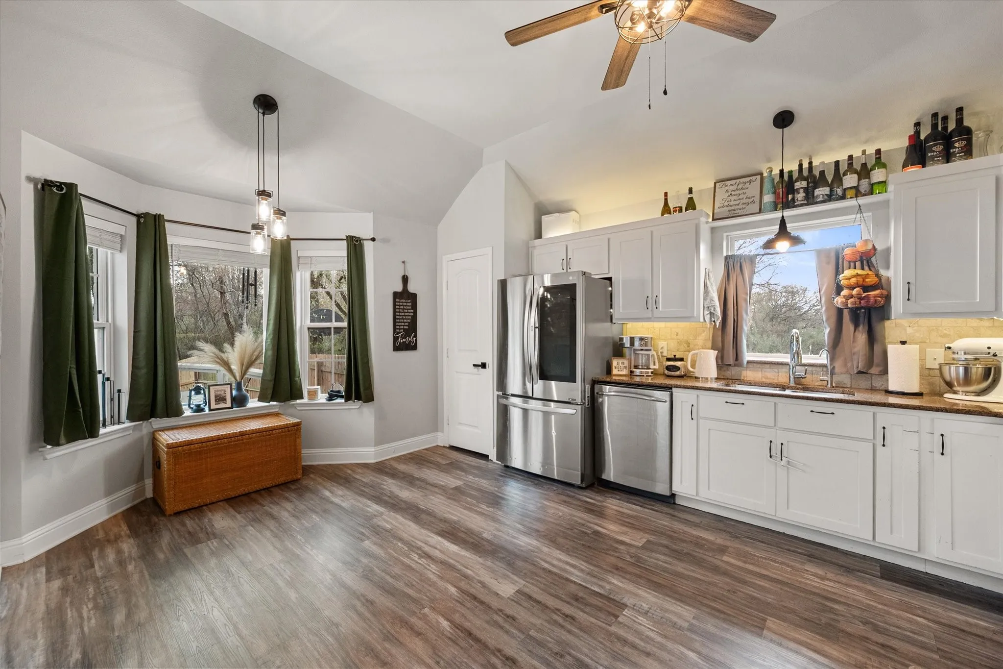 Single Family Residence For Sale in Henderson County , 460 Admiral Drive, Gun Barrel City, Texas 75156, 3 Bedroom, 2 Bathroom, 2 Garage spaces, 1,794 Sqft, built in 2010, mls#21380968, Real Estate Agent in Gun Barrel City, Homes For Sale in Henderson county, Homes For Sale in Gun Barrel City, Realtor in Gun Barrel City Texas, Real Estate Brokerage Independent Realty Texas, Luminita Cordes Realtor