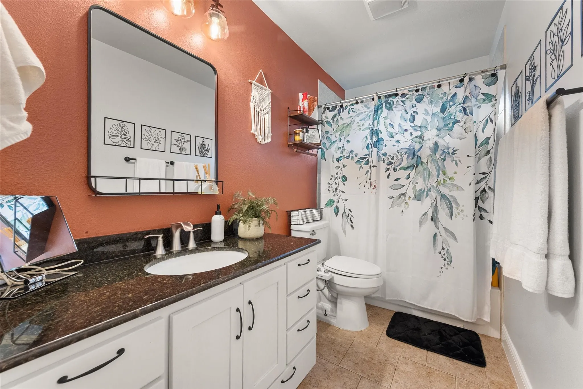 Single Family Residence For Sale in Henderson County , 460 Admiral Drive, Gun Barrel City, Texas 75156, 3 Bedroom, 2 Bathroom, 2 Garage spaces, 1,794 Sqft, built in 2010, mls#21380968, Real Estate Agent in Gun Barrel City, Homes For Sale in Henderson county, Homes For Sale in Gun Barrel City, Realtor in Gun Barrel City Texas, Real Estate Brokerage Independent Realty Texas, Luminita Cordes Realtor