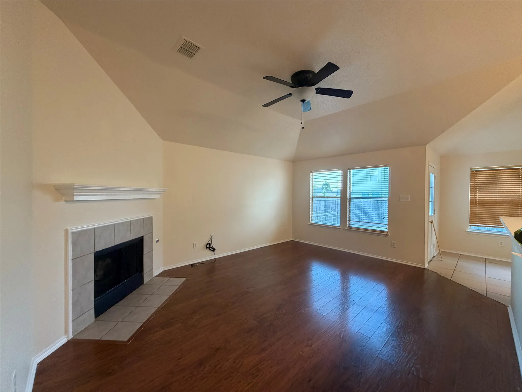 Single Family Residence For Rent in Kaufman County , 2013 Natchez Drive, Forney, Texas 75126, 4 Bedroom, 2 Bathroom, 2 Garage spaces, 1,672 Sqft, built in 2005, mls#21383751, Real Estate Agent in Forney, Homes For Rent in Kaufman county, Homes For Rent in Forney, Realtor in Forney Texas, Real Estate Brokerage Independent Realty Texas, Luminita Cordes Realtor
