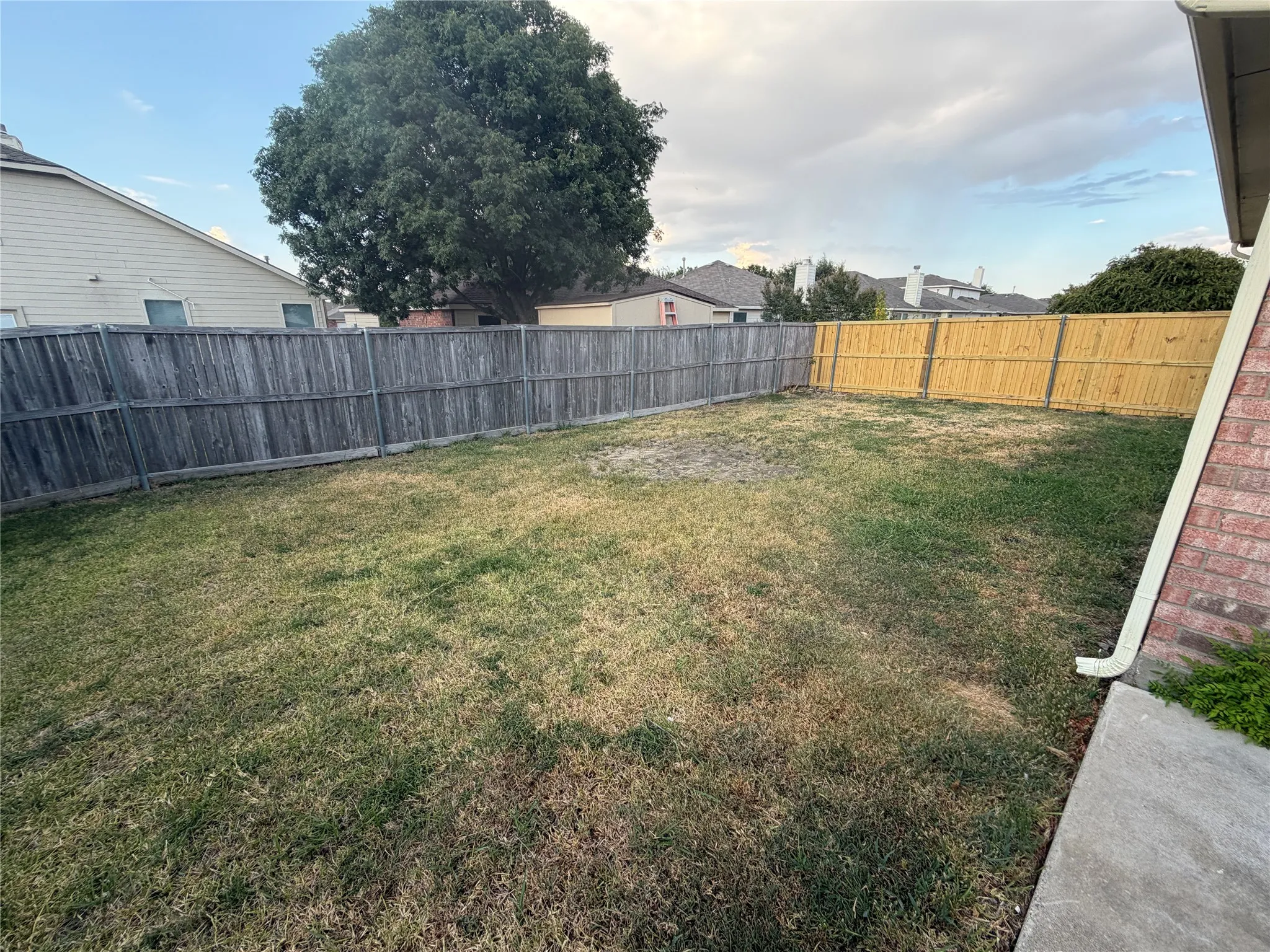 Single Family Residence For Rent in Kaufman County , 2013 Natchez Drive, Forney, Texas 75126, 4 Bedroom, 2 Bathroom, 2 Garage spaces, 1,672 Sqft, built in 2005, mls#21383751, Real Estate Agent in Forney, Homes For Rent in Kaufman county, Homes For Rent in Forney, Realtor in Forney Texas, Real Estate Brokerage Independent Realty Texas, Luminita Cordes Realtor