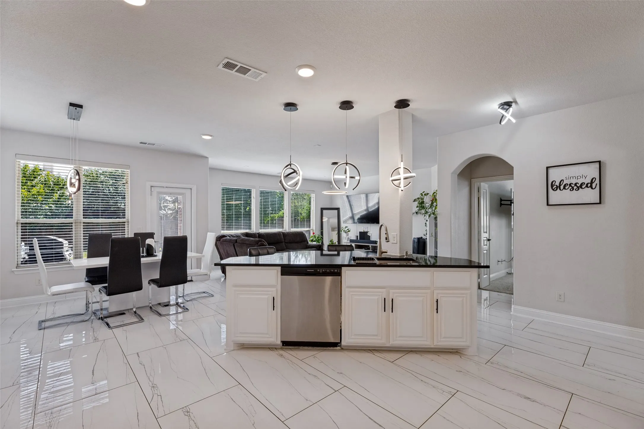 Single Family Residence For Rent in Collin County , 817 Glendale Drive, Anna, Texas 75409, 4 Bedroom, 3 Bathroom, 2 Garage spaces, 2,822 Sqft, built in 2018, mls#21383757, Real Estate Agent in Anna, Homes For Rent in Collin county, Homes For Rent in Anna, Realtor in Anna Texas, Real Estate Brokerage Independent Realty Texas, Luminita Cordes Realtor
