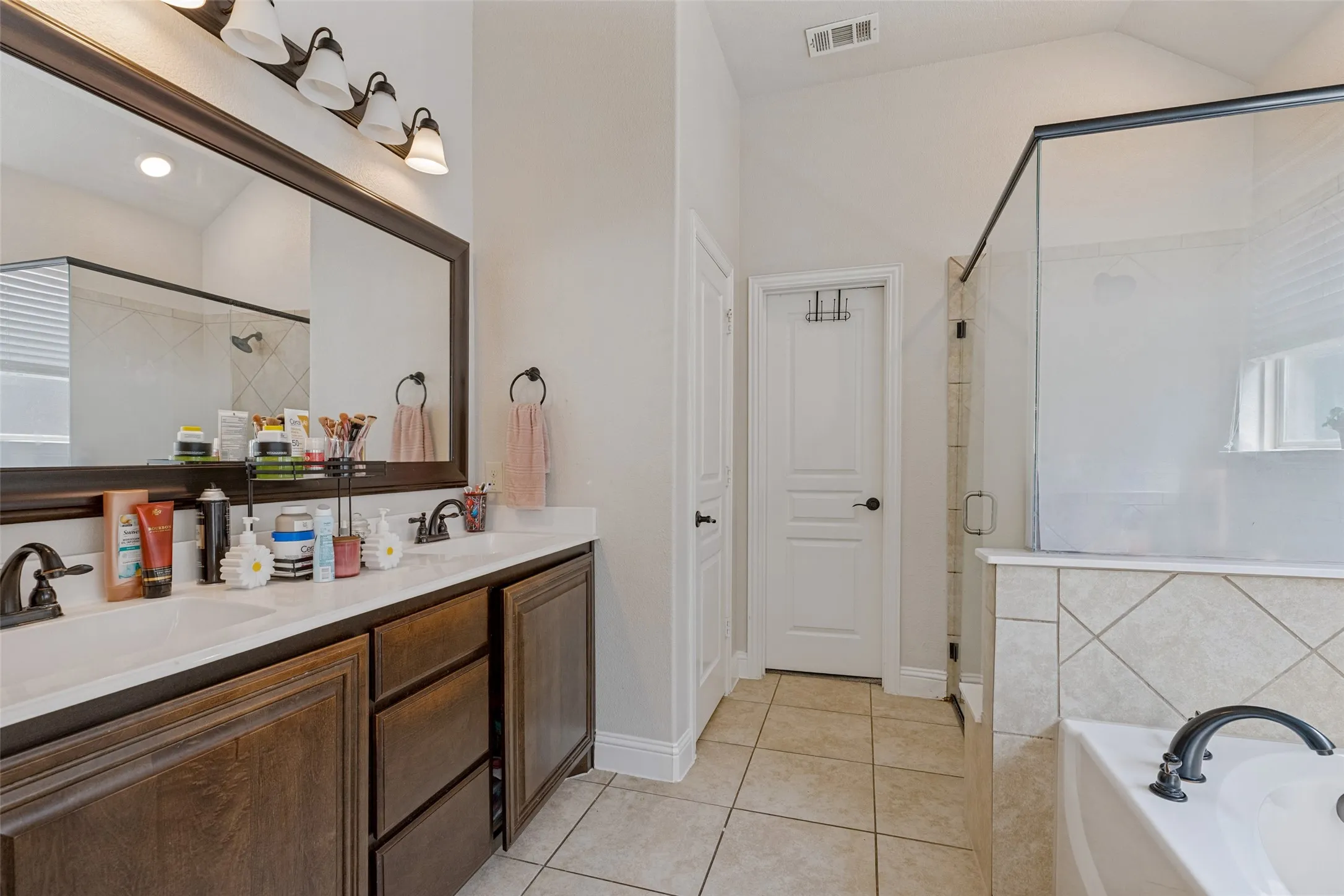 Single Family Residence For Rent in Collin County , 817 Glendale Drive, Anna, Texas 75409, 4 Bedroom, 3 Bathroom, 2 Garage spaces, 2,822 Sqft, built in 2018, mls#21383757, Real Estate Agent in Anna, Homes For Rent in Collin county, Homes For Rent in Anna, Realtor in Anna Texas, Real Estate Brokerage Independent Realty Texas, Luminita Cordes Realtor