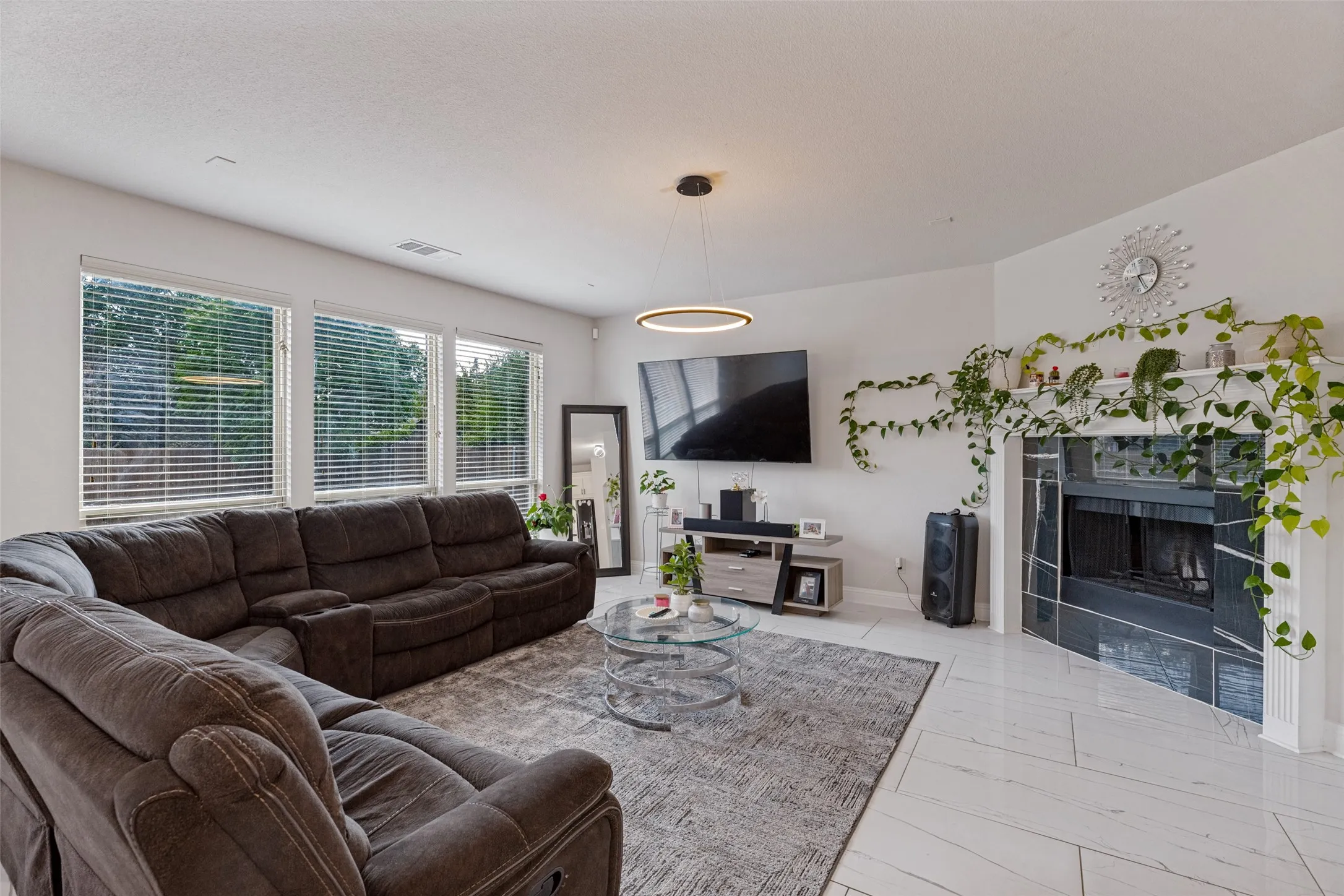 Single Family Residence For Rent in Collin County , 817 Glendale Drive, Anna, Texas 75409, 4 Bedroom, 3 Bathroom, 2 Garage spaces, 2,822 Sqft, built in 2018, mls#21383757, Real Estate Agent in Anna, Homes For Rent in Collin county, Homes For Rent in Anna, Realtor in Anna Texas, Real Estate Brokerage Independent Realty Texas, Luminita Cordes Realtor
