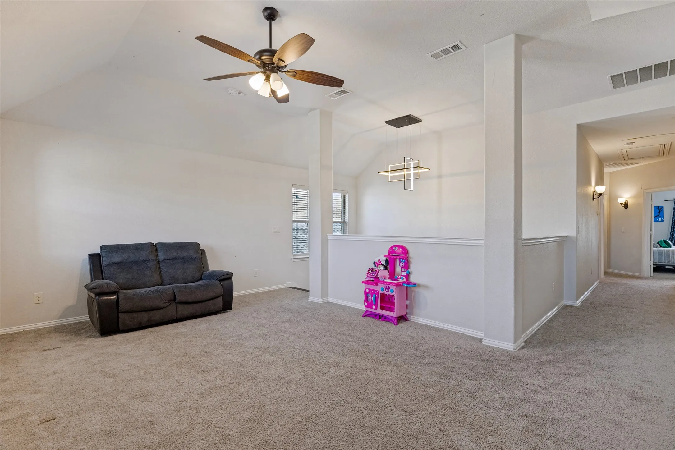Single Family Residence For Rent in Collin County , 817 Glendale Drive, Anna, Texas 75409, 4 Bedroom, 3 Bathroom, 2 Garage spaces, 2,822 Sqft, built in 2018, mls#21383757, Real Estate Agent in Anna, Homes For Rent in Collin county, Homes For Rent in Anna, Realtor in Anna Texas, Real Estate Brokerage Independent Realty Texas, Luminita Cordes Realtor