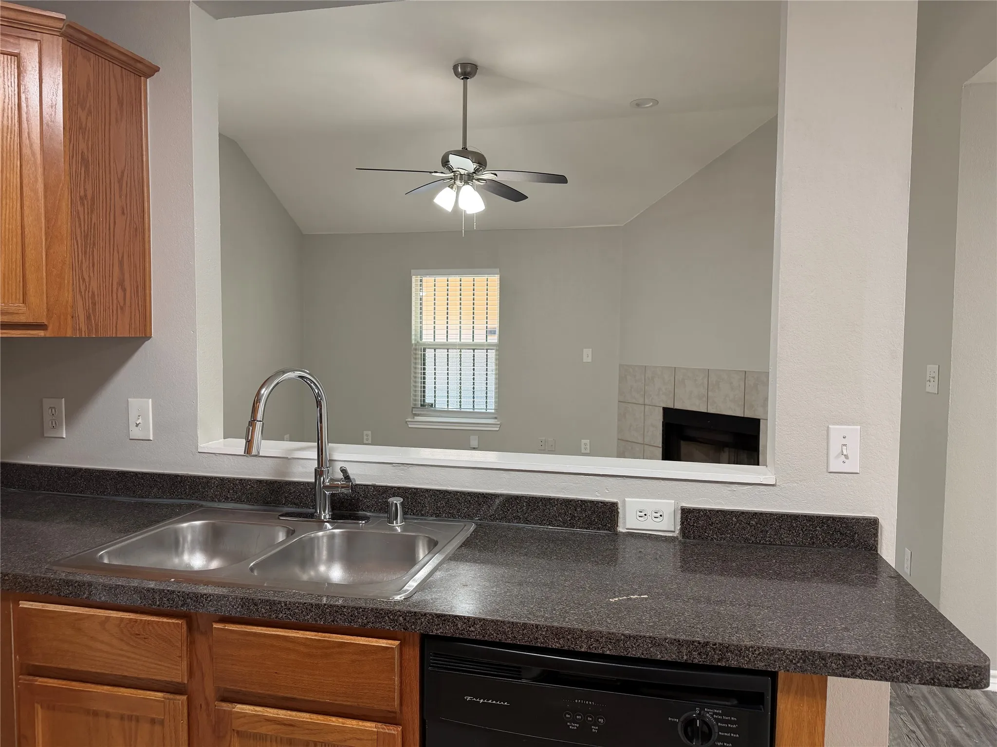 Single Family Residence For Rent in Dallas County , 1922 Arizona Avenue, Dallas, Texas 75216, 4 Bedroom, 2 Bathroom, 1 Garage spaces, 1,272 Sqft, built in 2005, mls#21383786, Real Estate Agent in Dallas, Homes For Rent in Dallas county, Homes For Rent in Dallas, Realtor in Dallas Texas, Real Estate Brokerage Independent Realty Texas, Luminita Cordes Realtor