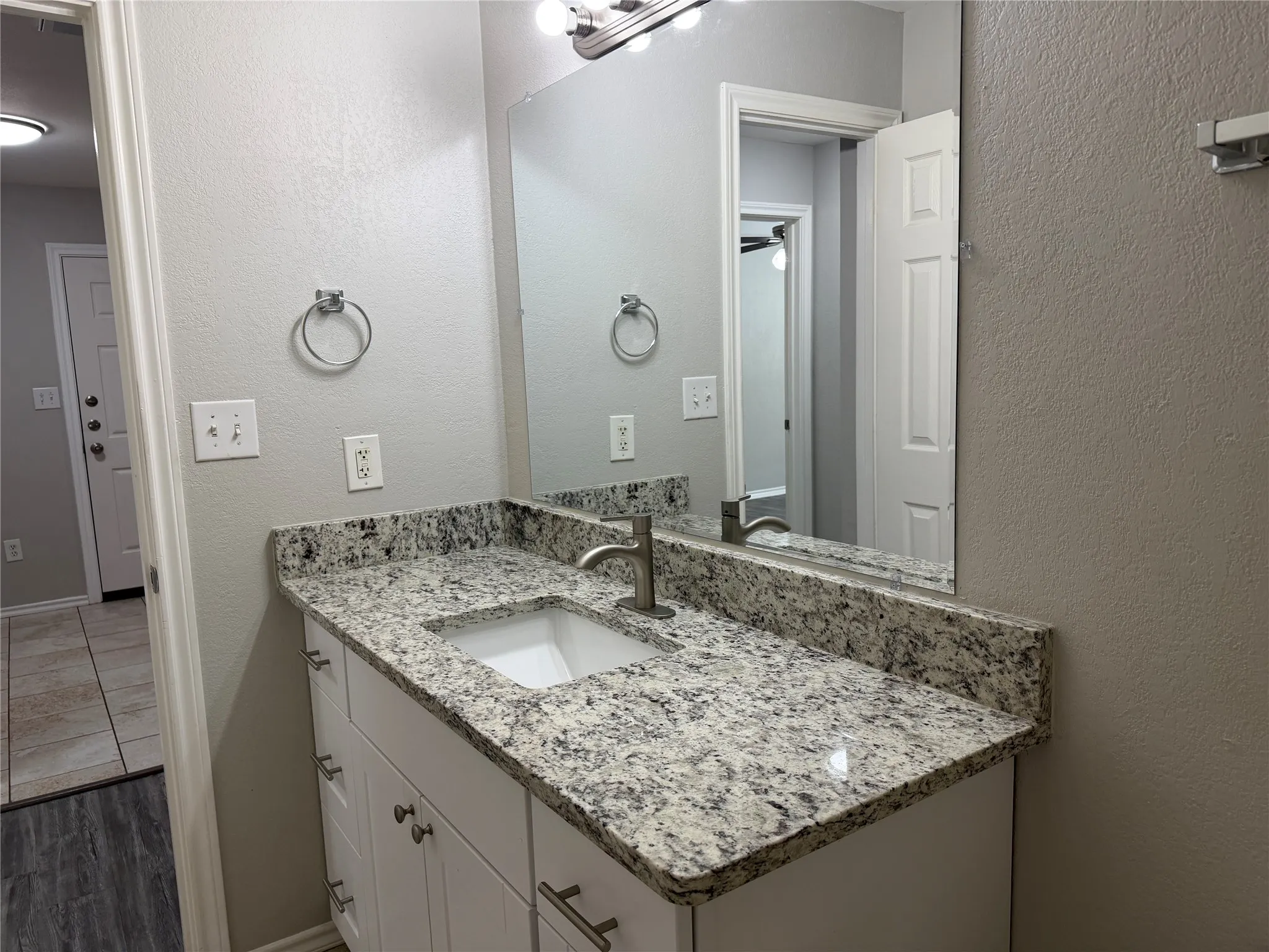 Single Family Residence For Rent in Dallas County , 1922 Arizona Avenue, Dallas, Texas 75216, 4 Bedroom, 2 Bathroom, 1 Garage spaces, 1,272 Sqft, built in 2005, mls#21383786, Real Estate Agent in Dallas, Homes For Rent in Dallas county, Homes For Rent in Dallas, Realtor in Dallas Texas, Real Estate Brokerage Independent Realty Texas, Luminita Cordes Realtor