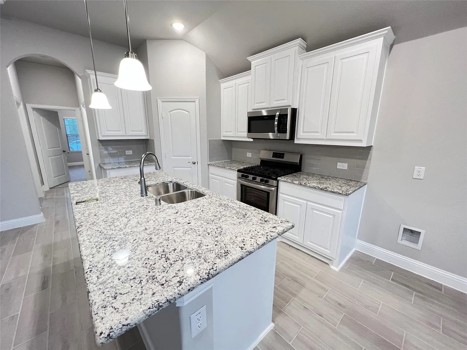 Single Family Residence For Rent in Collin County , 4008 Whitetail Lane, Melissa, Texas 75454, 3 Bedroom, 2 Bathroom, 2 Garage spaces, 1,735 Sqft, built in 2022, mls#21383787, Real Estate Agent in Melissa, Homes For Rent in Collin county, Homes For Rent in Melissa, Realtor in Melissa Texas, Real Estate Brokerage Independent Realty Texas, Luminita Cordes Realtor