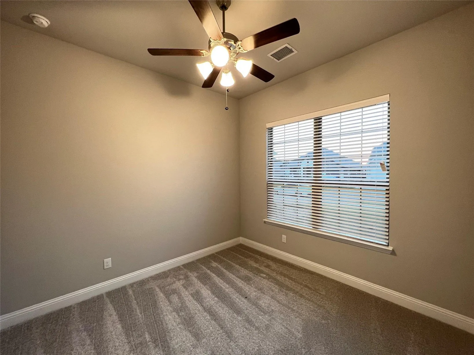 Single Family Residence For Rent in Collin County , 4008 Whitetail Lane, Melissa, Texas 75454, 3 Bedroom, 2 Bathroom, 2 Garage spaces, 1,735 Sqft, built in 2022, mls#21383787, Real Estate Agent in Melissa, Homes For Rent in Collin county, Homes For Rent in Melissa, Realtor in Melissa Texas, Real Estate Brokerage Independent Realty Texas, Luminita Cordes Realtor