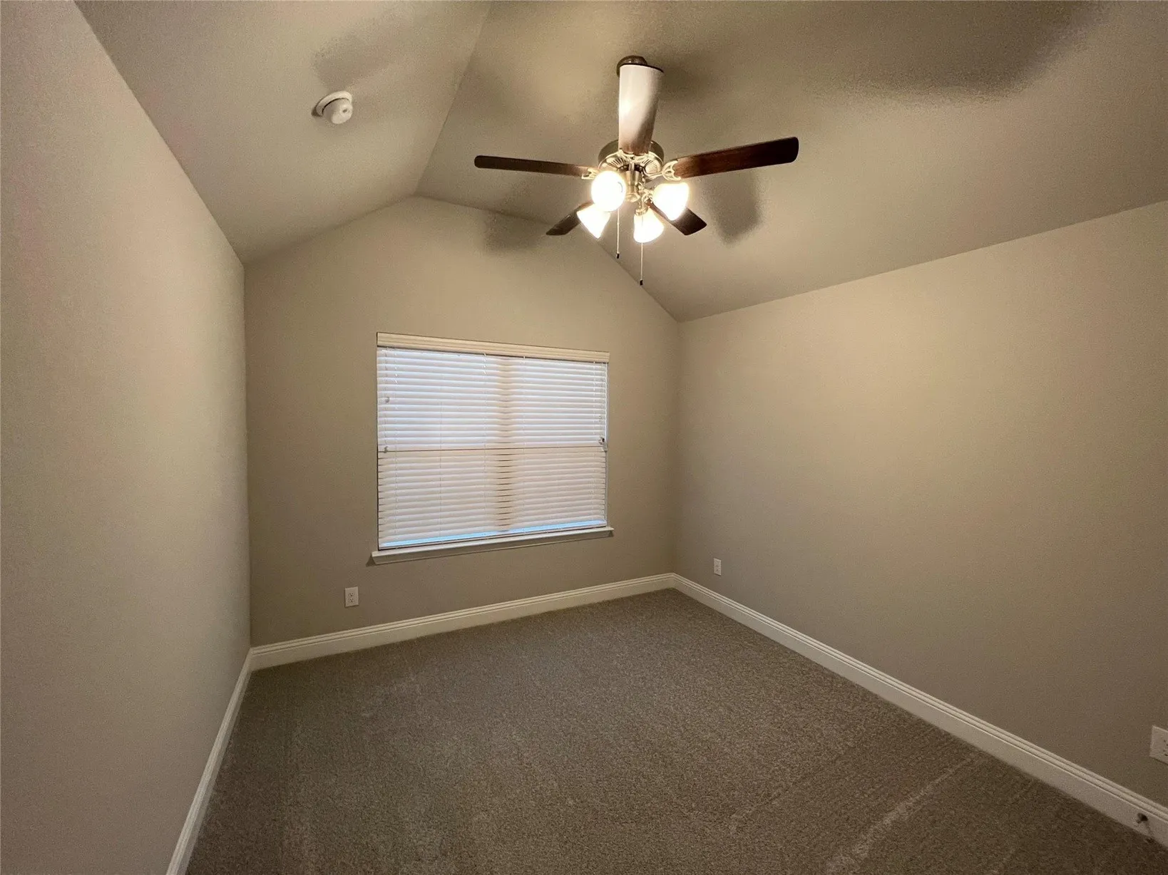 Single Family Residence For Rent in Collin County , 4008 Whitetail Lane, Melissa, Texas 75454, 3 Bedroom, 2 Bathroom, 2 Garage spaces, 1,735 Sqft, built in 2022, mls#21383787, Real Estate Agent in Melissa, Homes For Rent in Collin county, Homes For Rent in Melissa, Realtor in Melissa Texas, Real Estate Brokerage Independent Realty Texas, Luminita Cordes Realtor