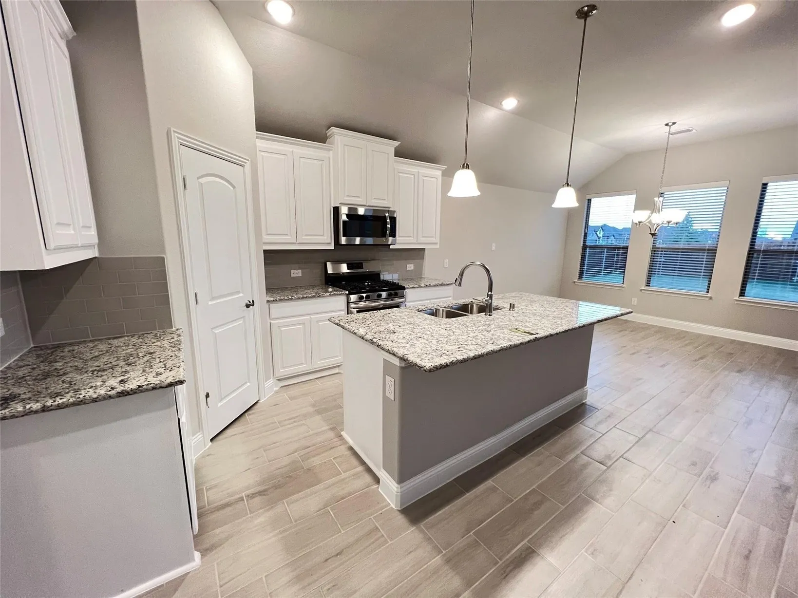 Single Family Residence For Rent in Collin County , 4008 Whitetail Lane, Melissa, Texas 75454, 3 Bedroom, 2 Bathroom, 2 Garage spaces, 1,735 Sqft, built in 2022, mls#21383787, Real Estate Agent in Melissa, Homes For Rent in Collin county, Homes For Rent in Melissa, Realtor in Melissa Texas, Real Estate Brokerage Independent Realty Texas, Luminita Cordes Realtor